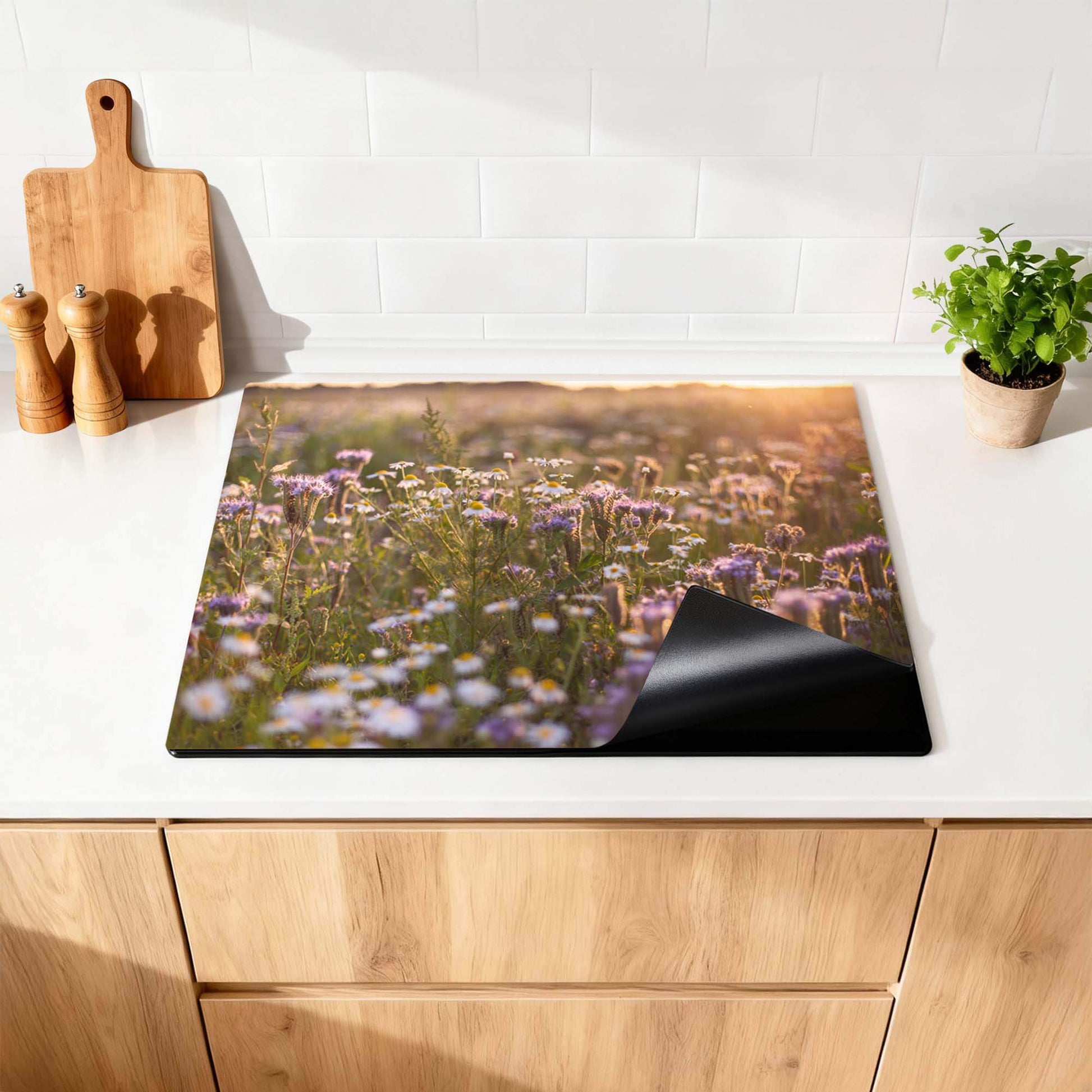 Evening Meadow - Induktionsschutz, elegante Lösung für Ihre Küche mit floralem Design.