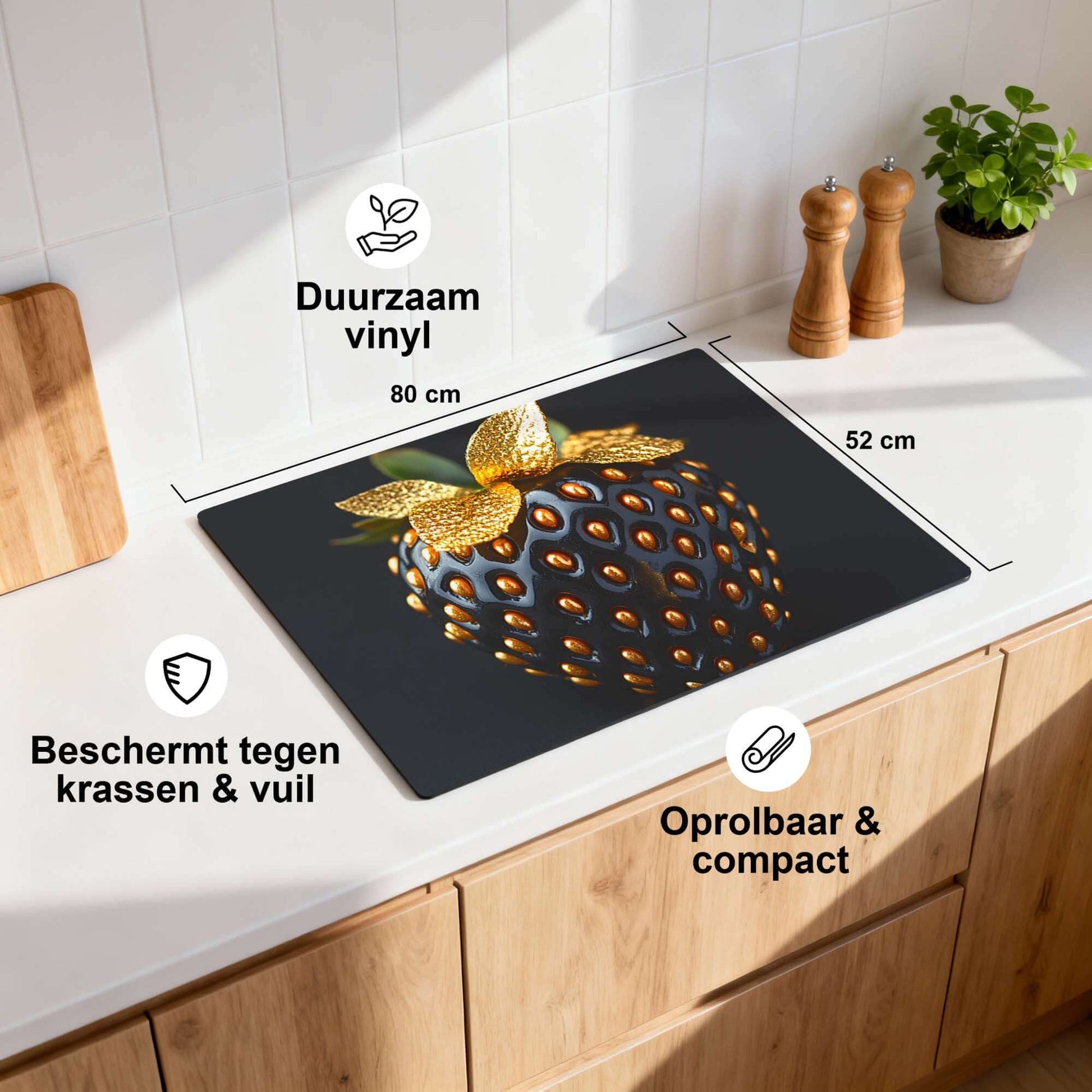 Golden Berry - Inductie Beschermer op een moderne keukenaanrecht, beschermt tegen krassen en vuil.