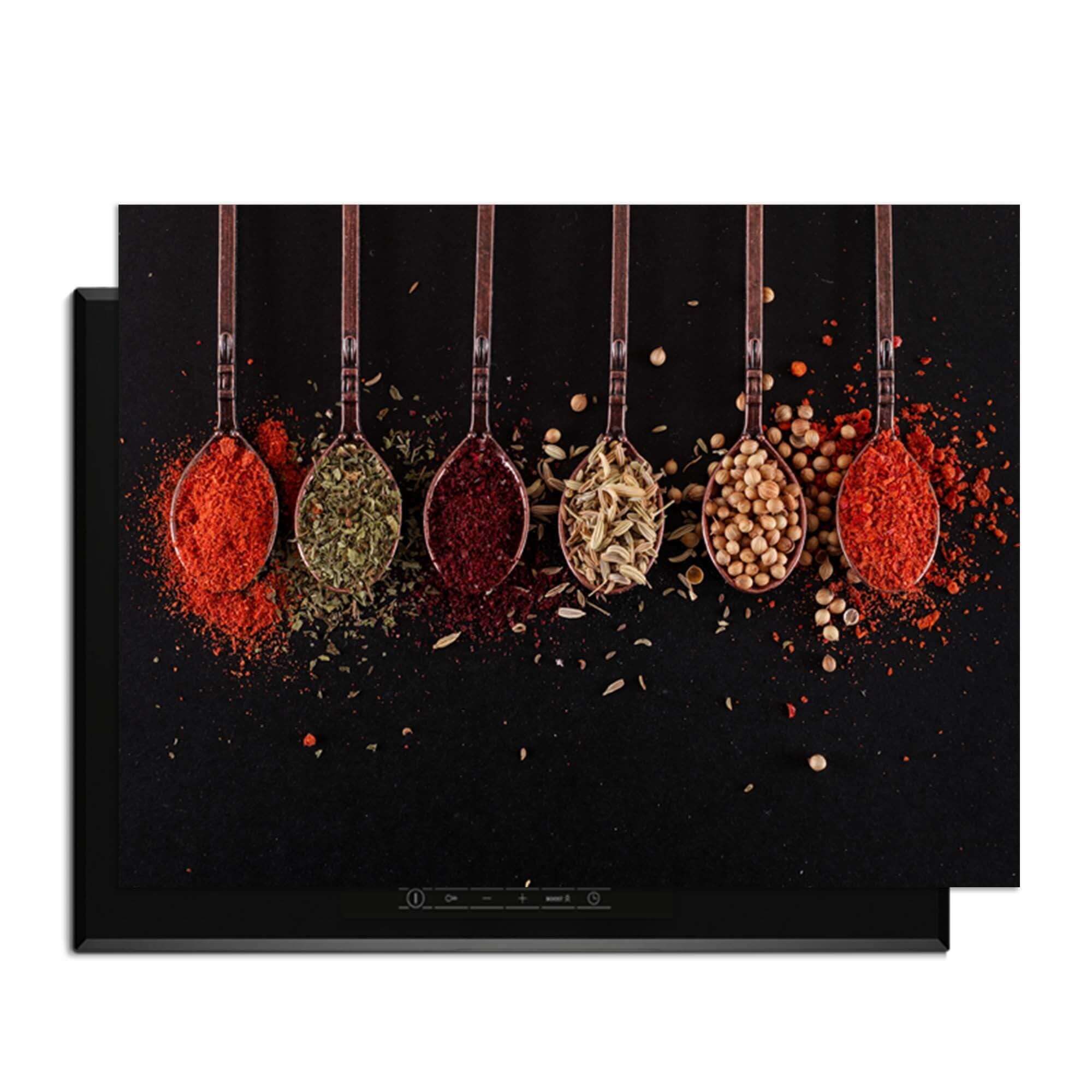 Herb & Heat - Inductie Beschermer met een afbeelding van verschillende specerijen op een inductiekookplaat.