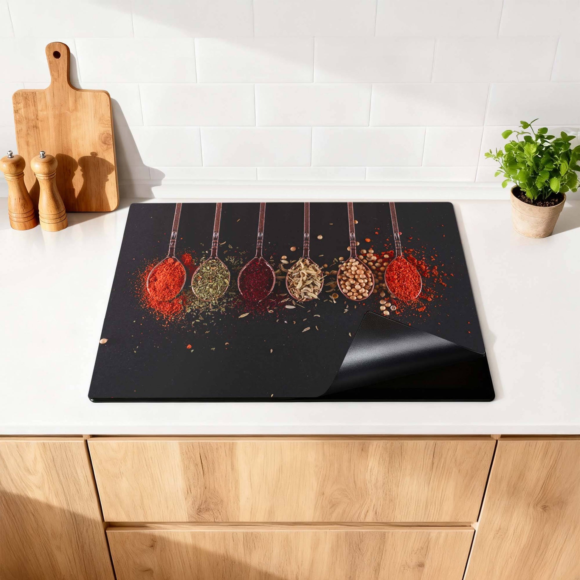 Herb & Heat - Inductie Beschermer met kruiden en specerijen op een stijlvolle achtergrond.
