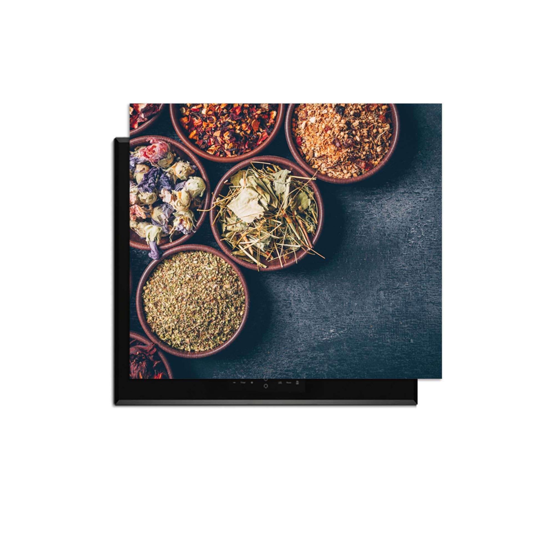 Herbal Market - Inductie Beschermer met kruiden en specerijen in kommen voor een stijlvolle keuken.