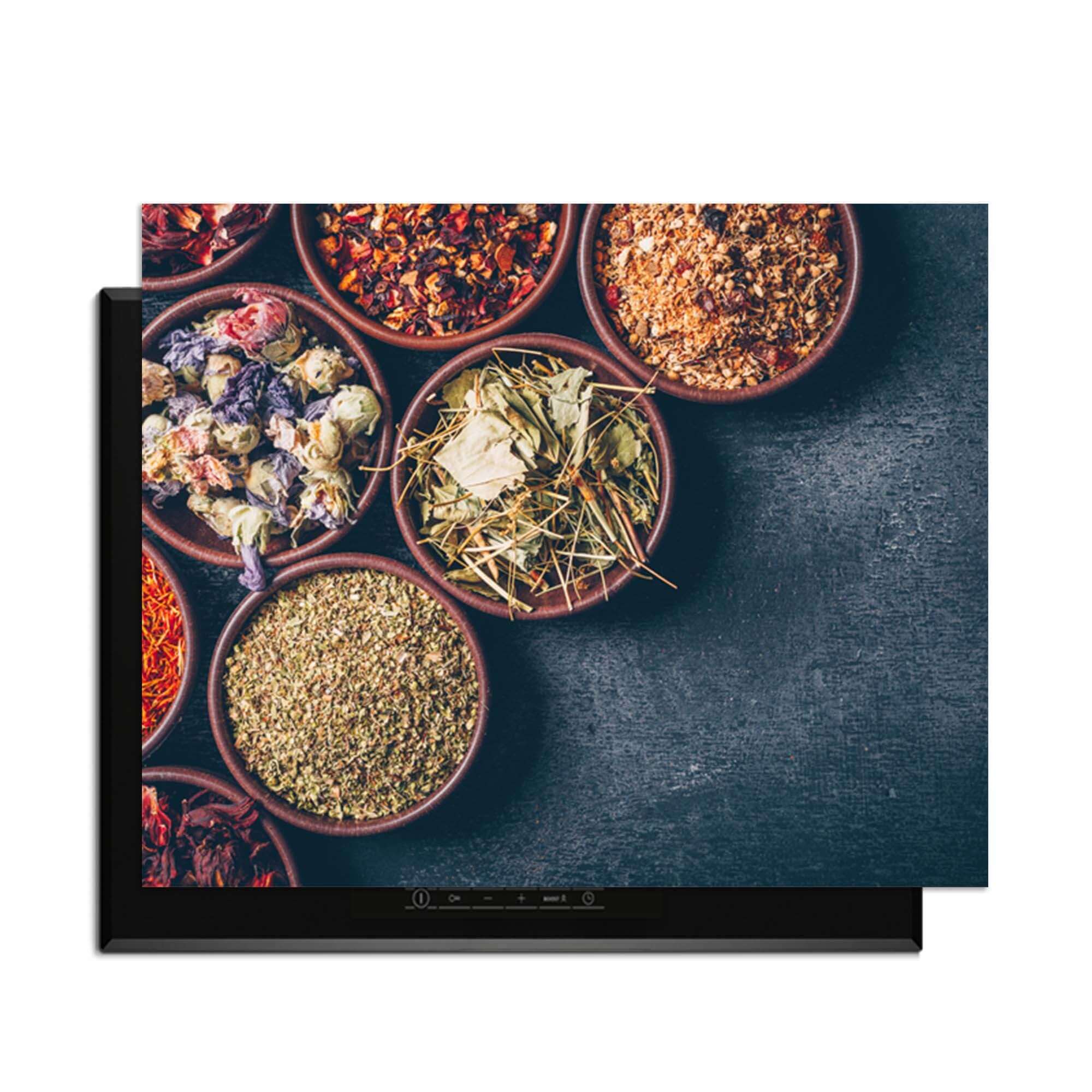 Herbal Market - Inductie Beschermer over kruiden en specerijen in kommen voor keukenbescherming.