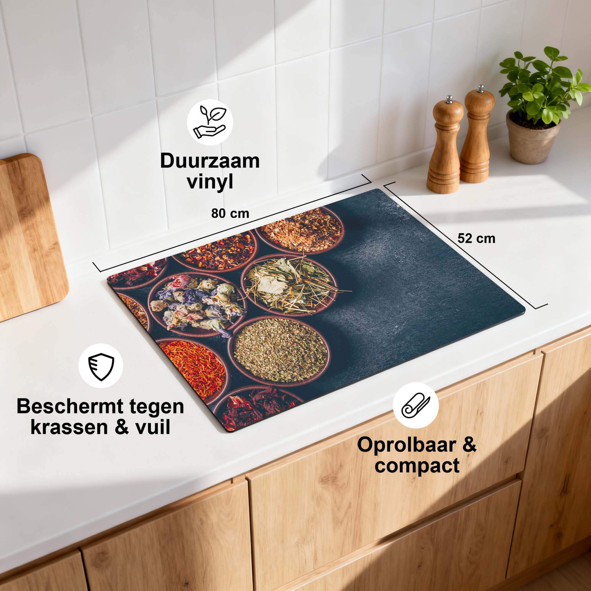 Herbal Market - Inductie Beschermer op een keukenblad met diverse kruiden en specificaties.