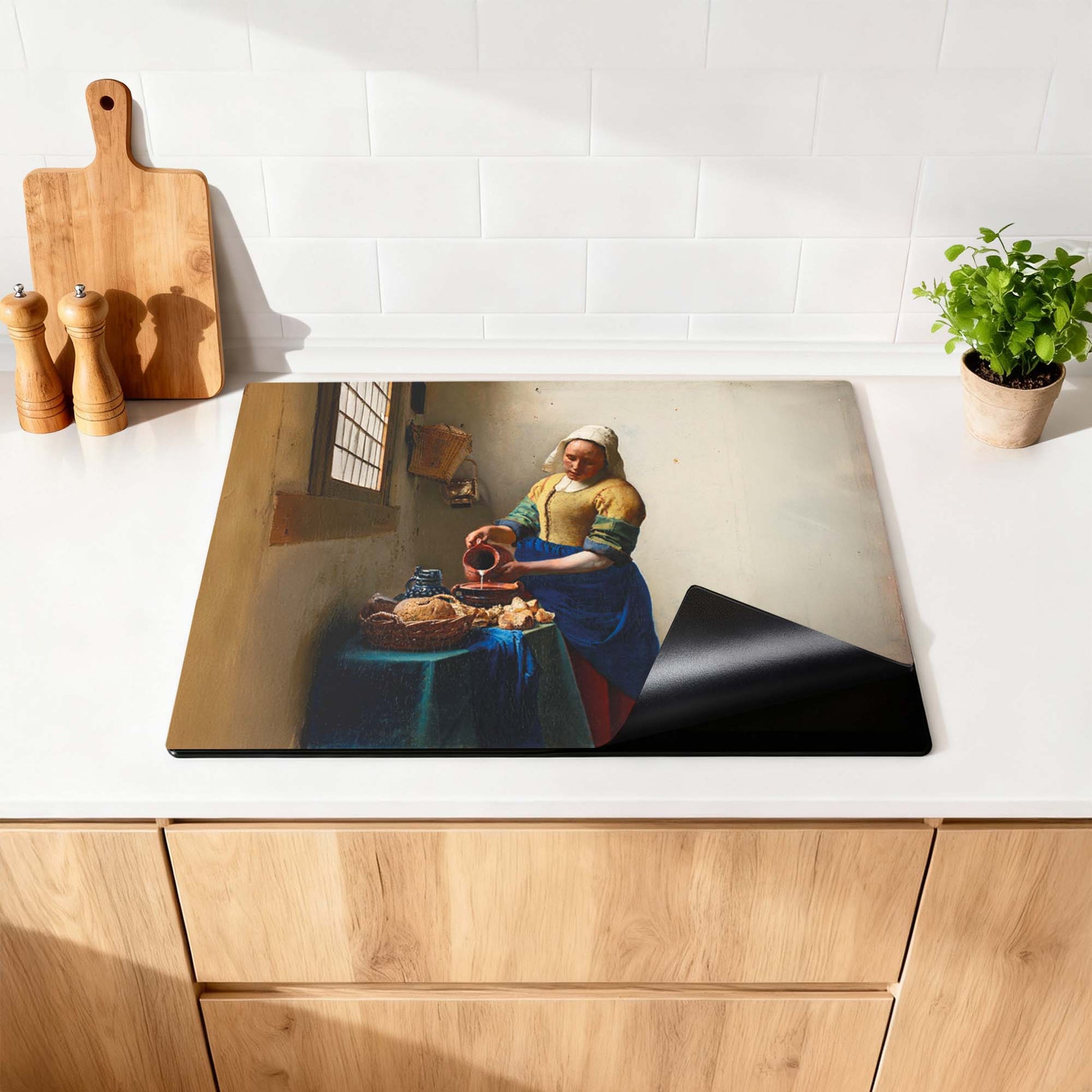 Melkmeisje– Inductie Beschermer met Hollandse meesterkunst voor een rustieke keukeninrichting