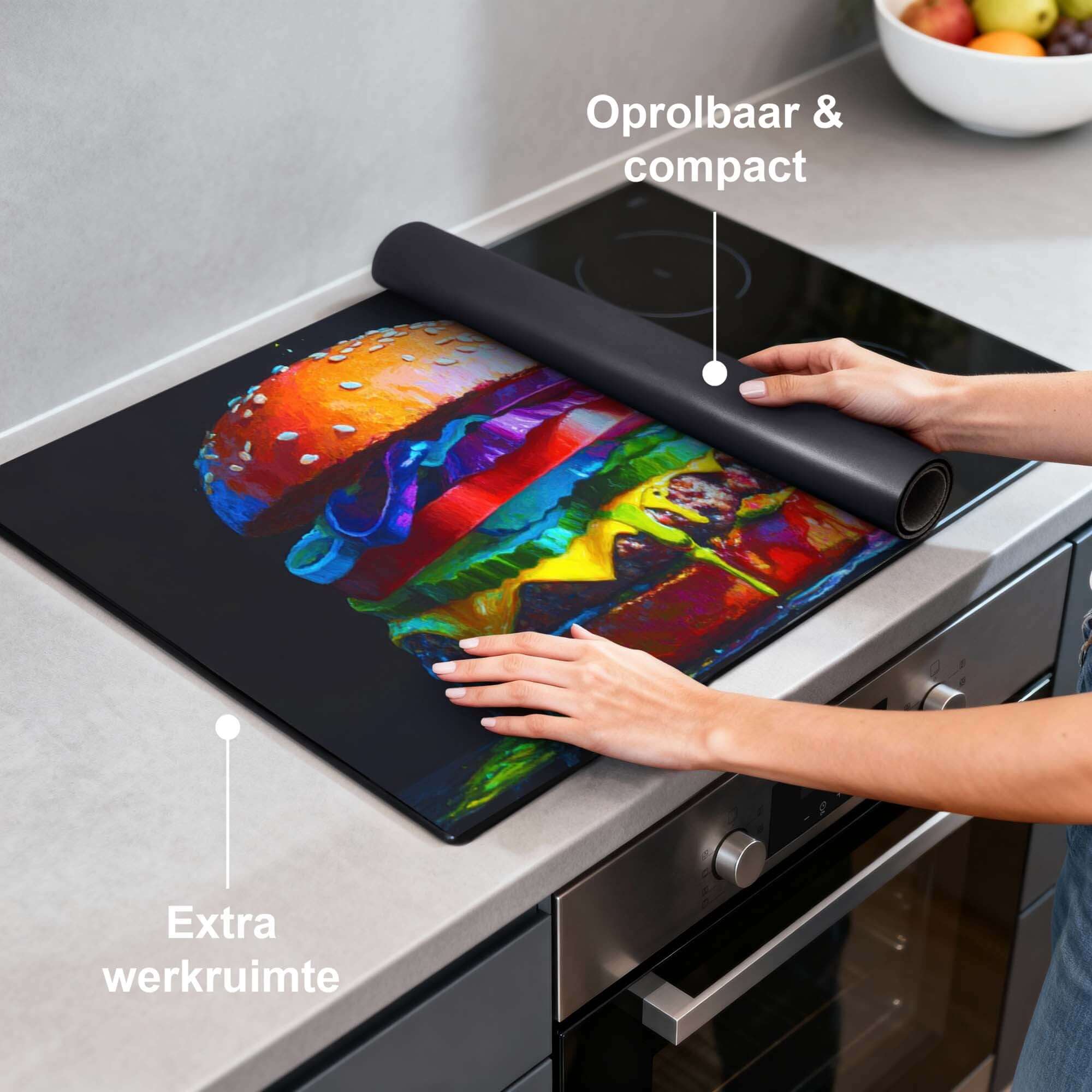 Pop Art Burger - Inductie Beschermer voor extra werkruimte en keukenbescherming, oprolbaar en compact.