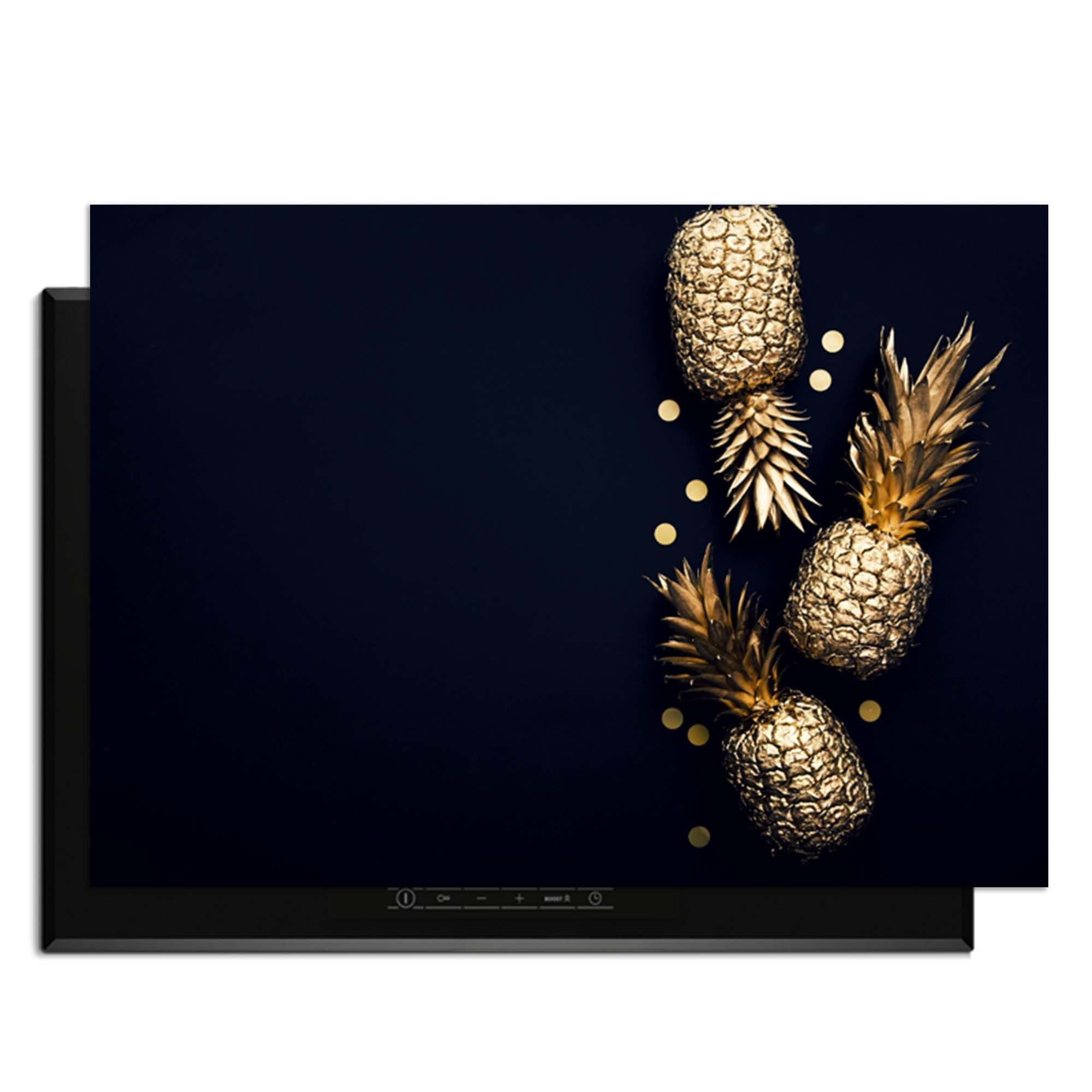 Royal Tropic - Inductie Beschermer met gouden ananasjes op zwarte achtergrond, elegant en functioneel voor elke keuken.