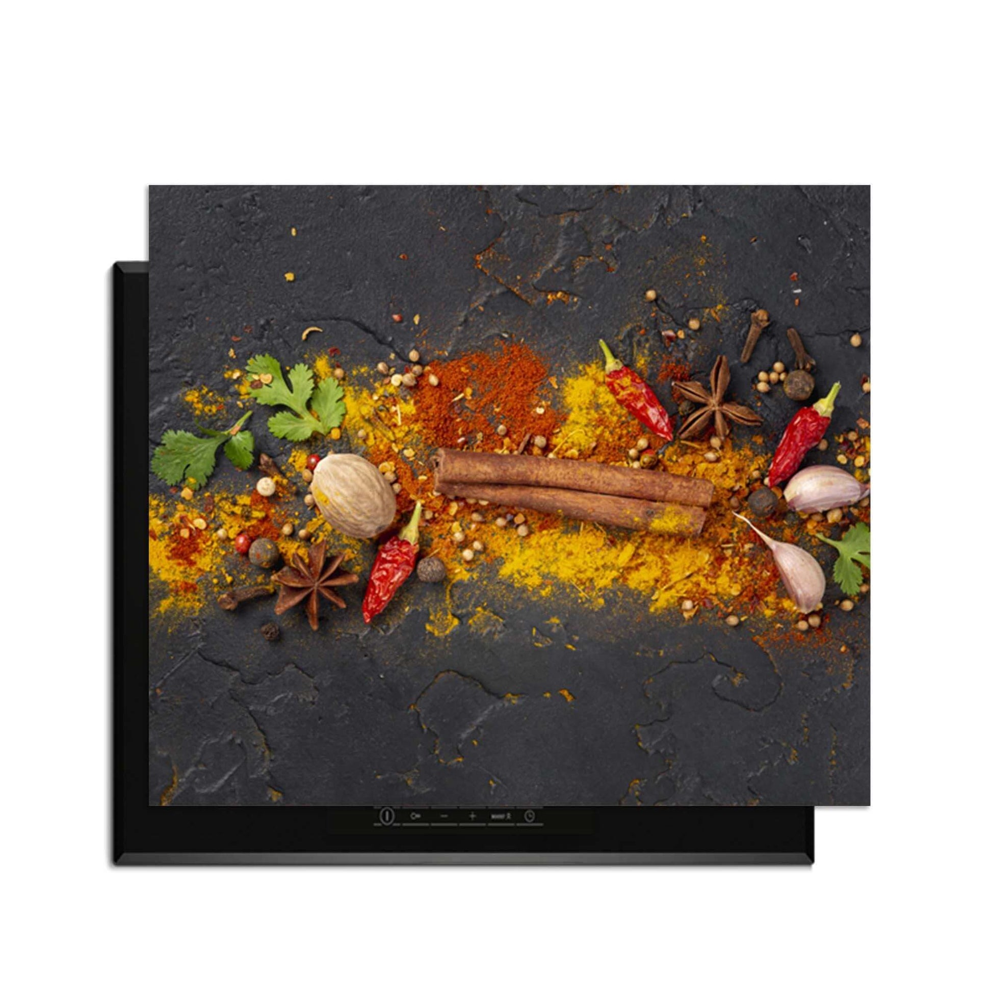 Spice Explosion - Inductie Beschermer met diverse specerijen op een kookplaat.