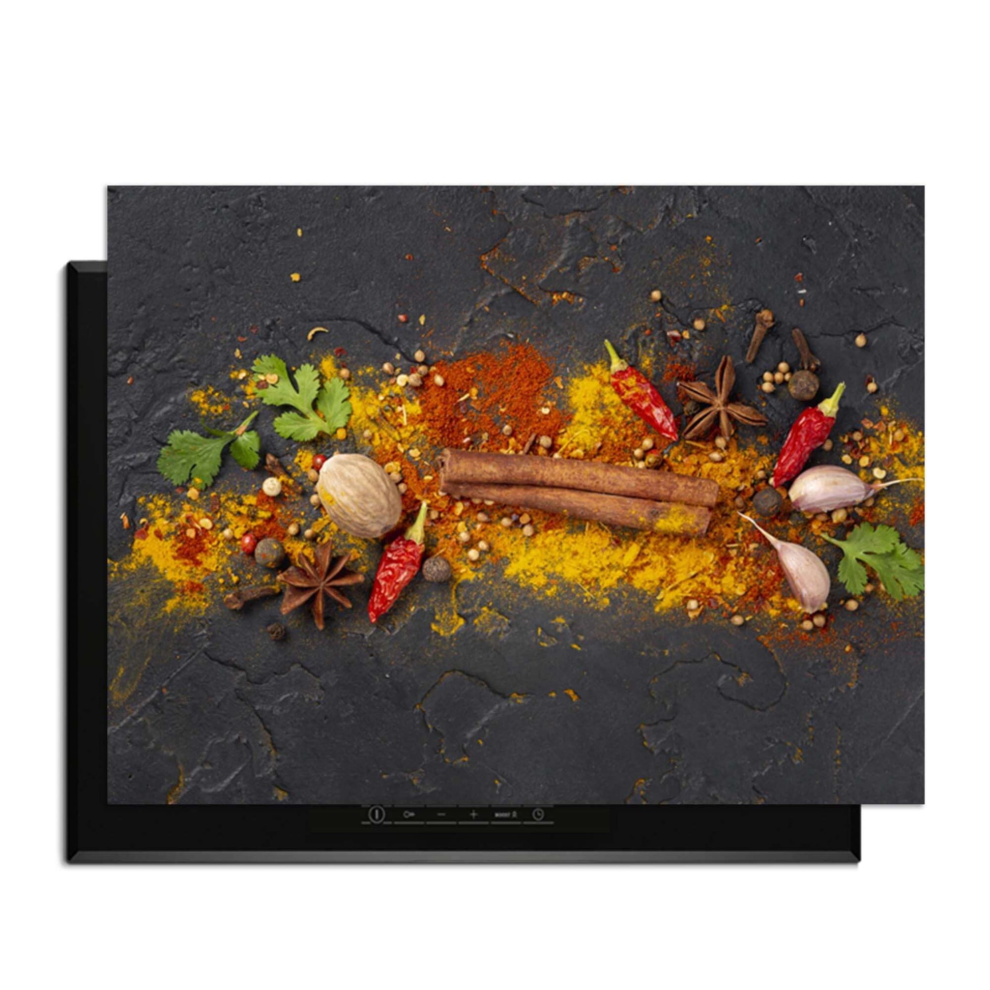 Spice Explosion - Inductie Beschermer met een kleurrijke opstelling van specerijen op een zwarte achtergrond.