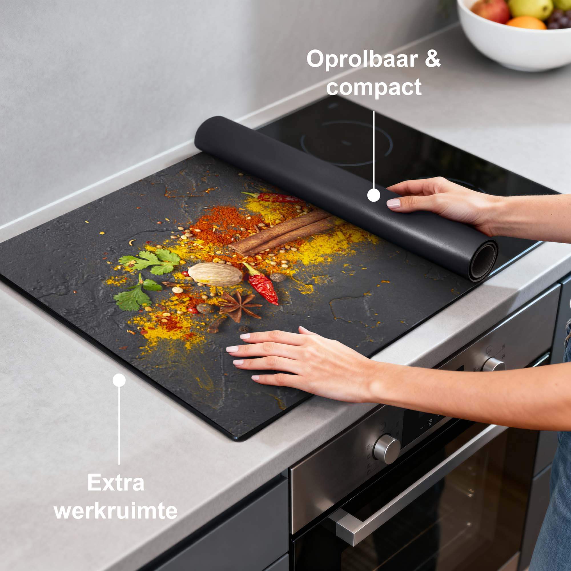 Spice Explosion - Inductie Beschermer op een kookplaat, extra werkruimte, oprolbaar en compact design.