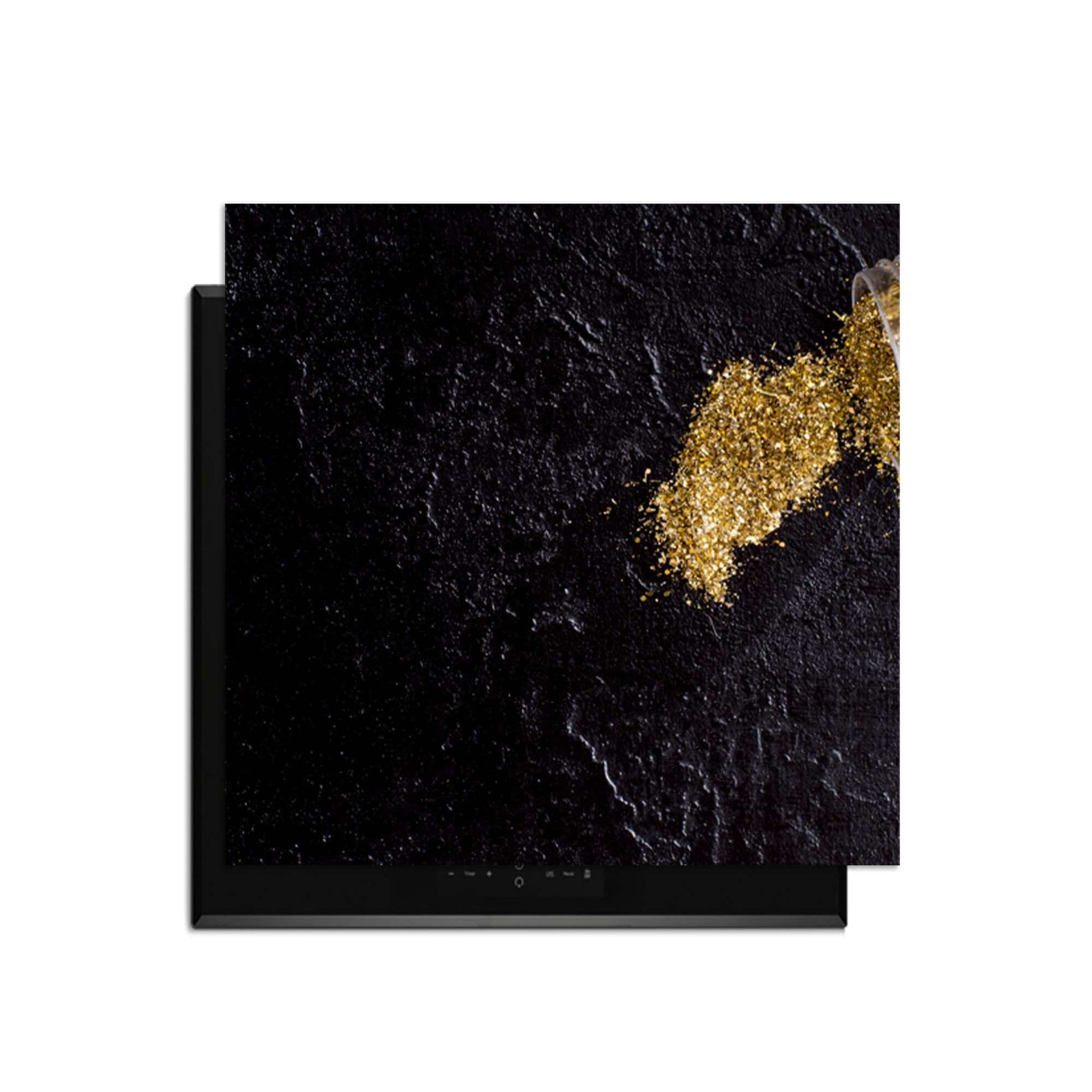 Spilled Gold - Inductie Beschermer op een inductieplaat met gouden glitters.