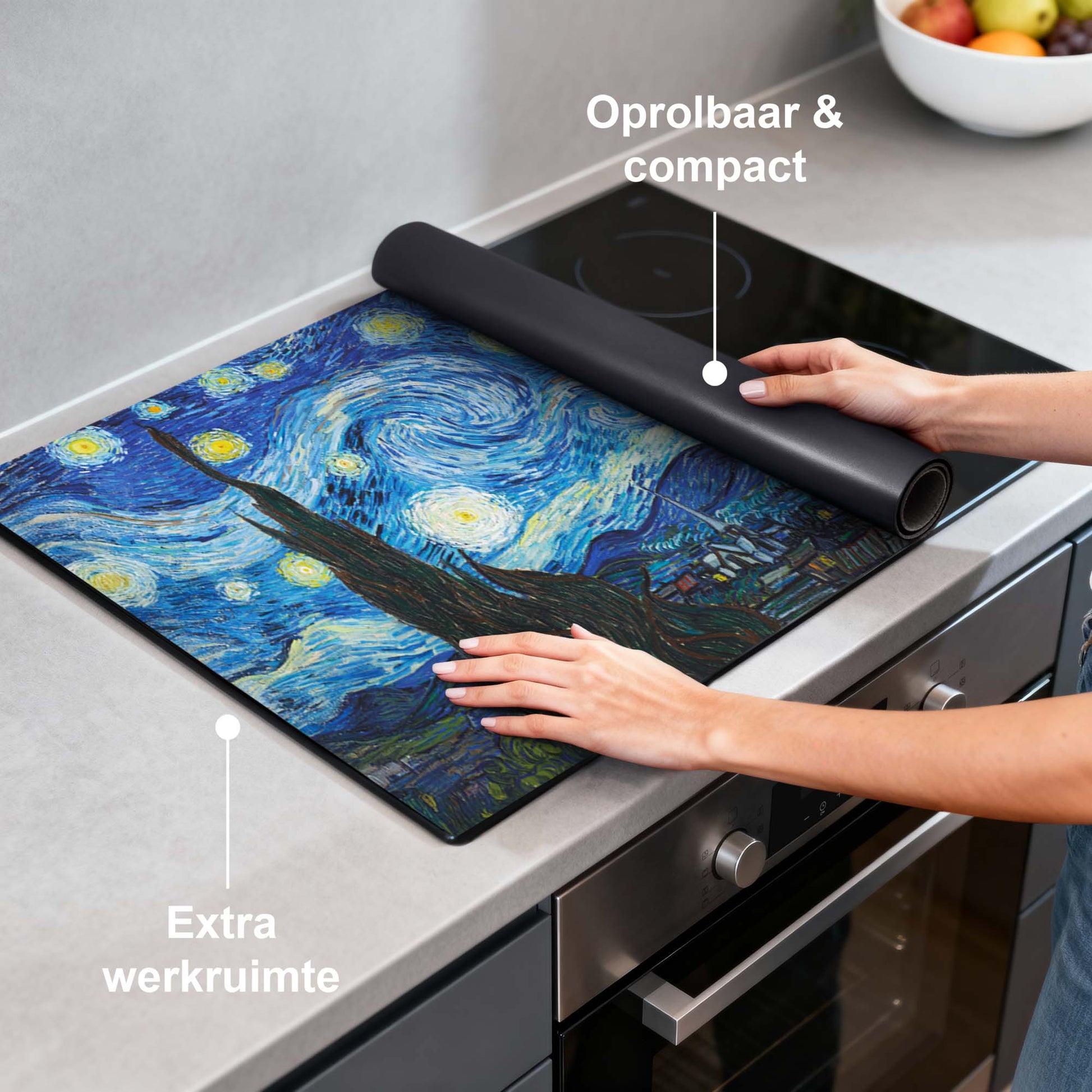 Sterrennacht – Inductie Beschermer voor een artistieke keukenlook en extra werkruimte, oprolbaar en compact design met sterrennacht print.