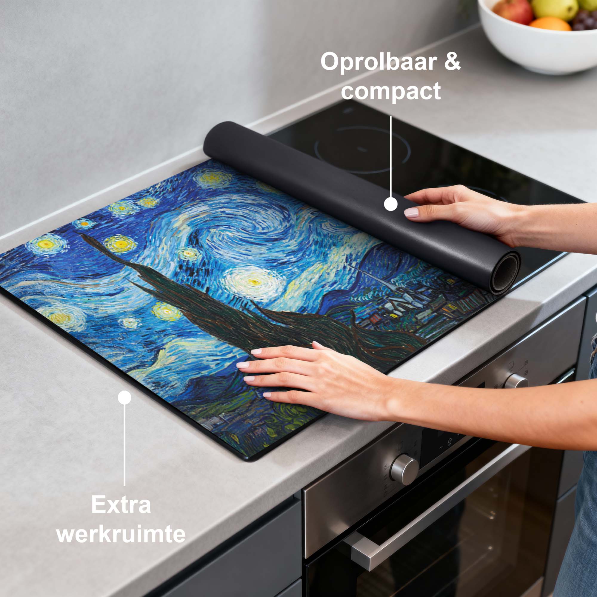Sterrennacht – Inductie Beschermer voor een artistieke keukenlook en extra werkruimte, oprolbaar en compact design met sterrennacht print.