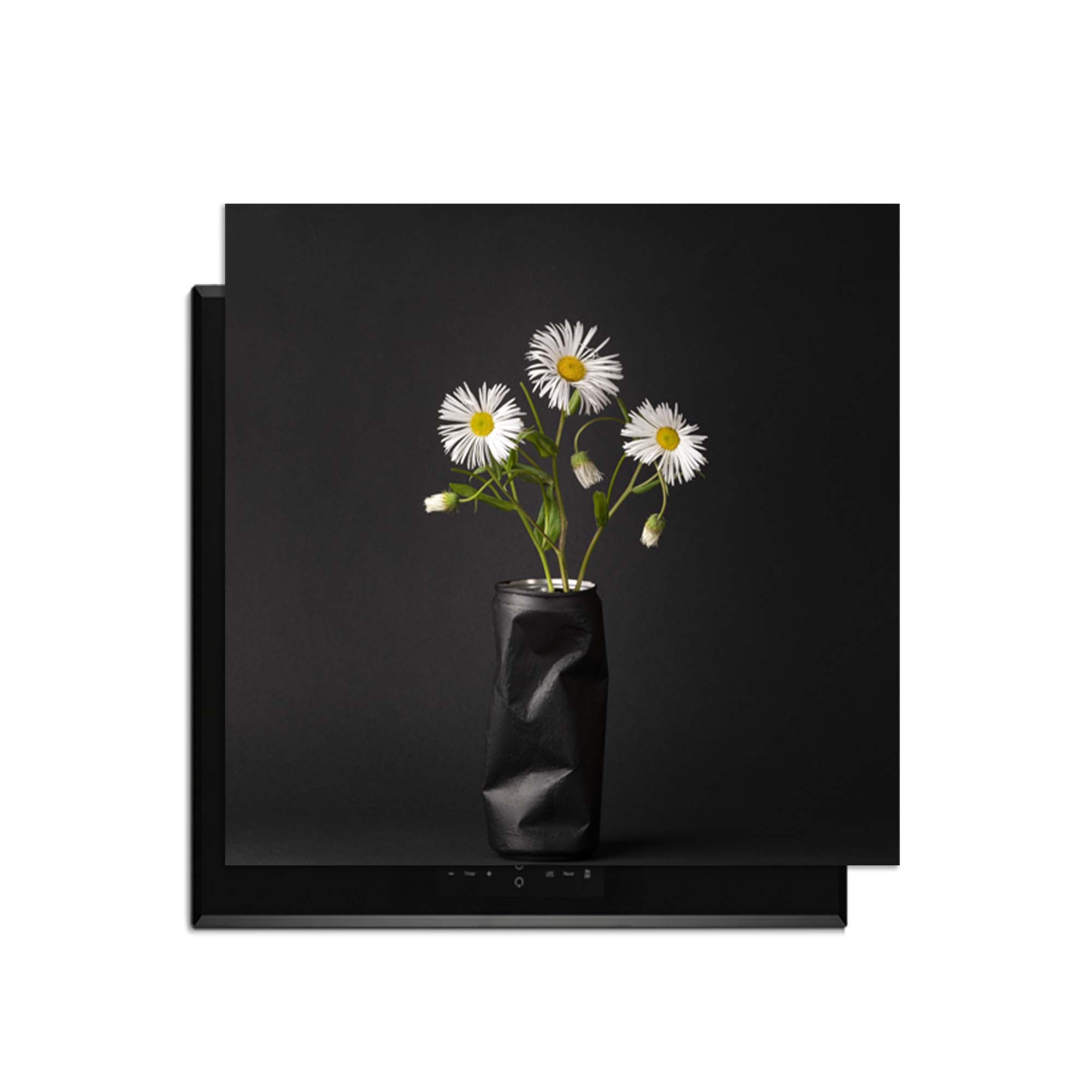 Urban Daisy - Inductie Beschermer met stijlvolle bloemen in een modern vaas, perfect voor keukens.