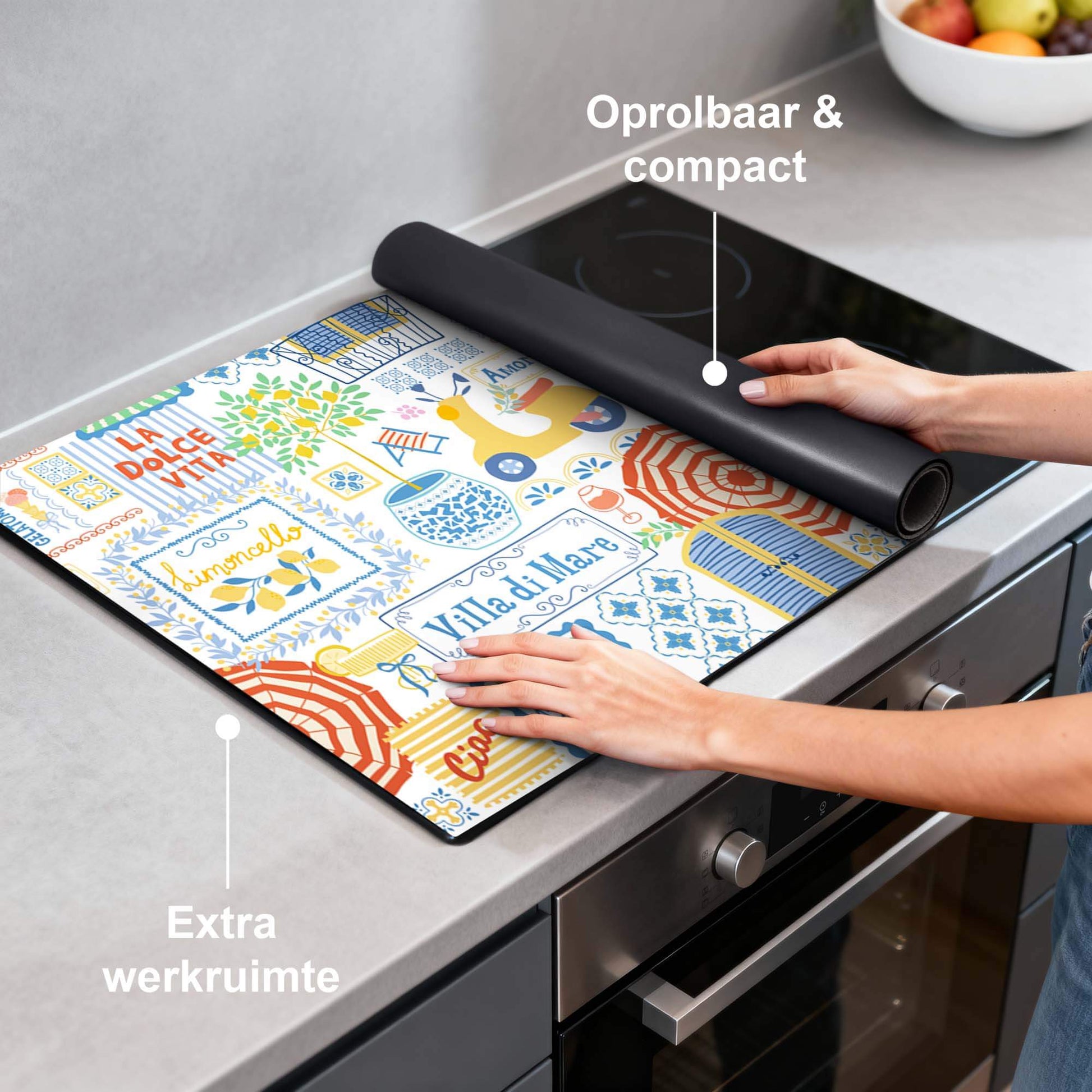 Villa Mare - Inductie Beschermer op kookplaat met mediterrane print, biedt bescherming en stijlvol ontwerp in de keuken.