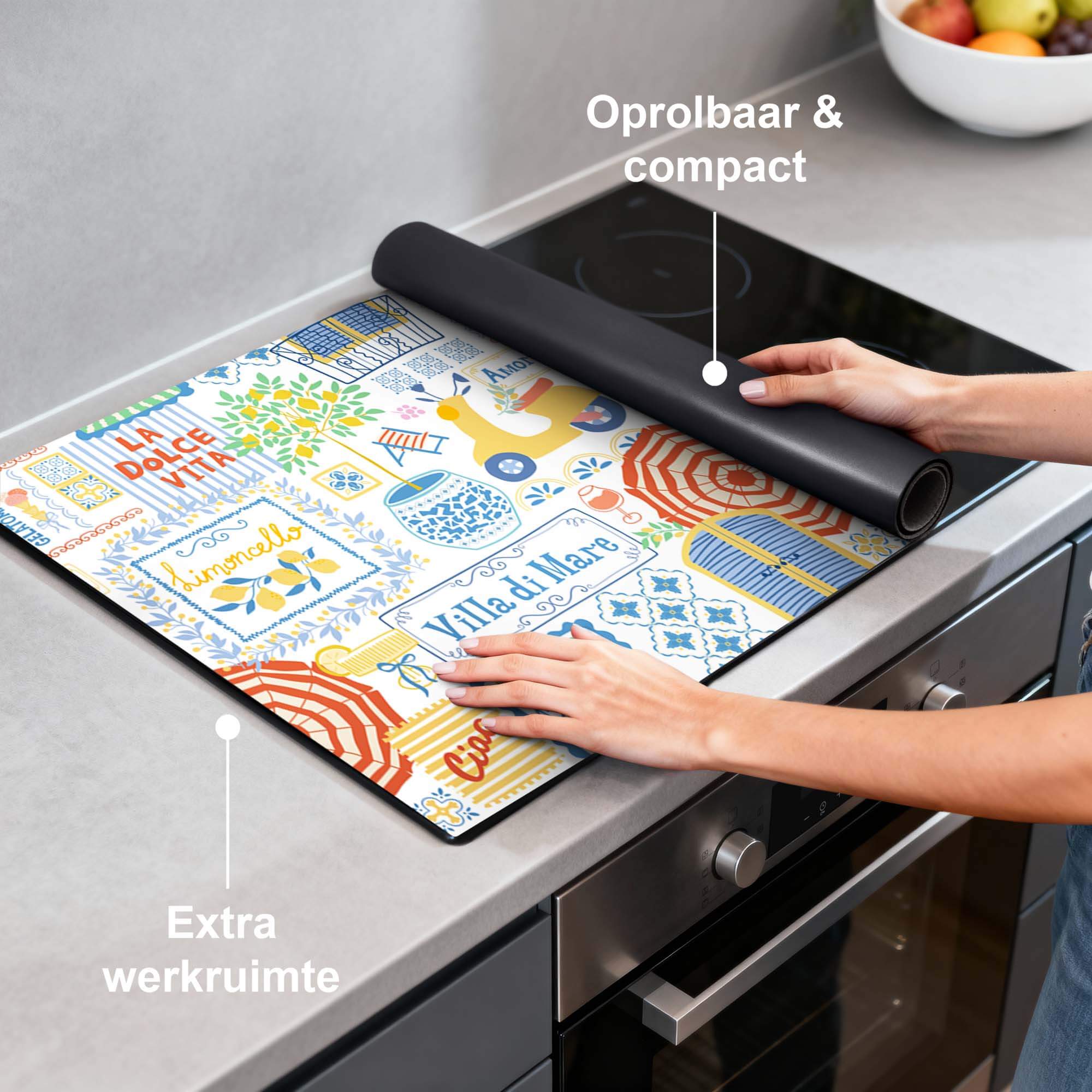 Villa Mare - Inductie Beschermer op kookplaat met mediterrane print, biedt bescherming en stijlvol ontwerp in de keuken.