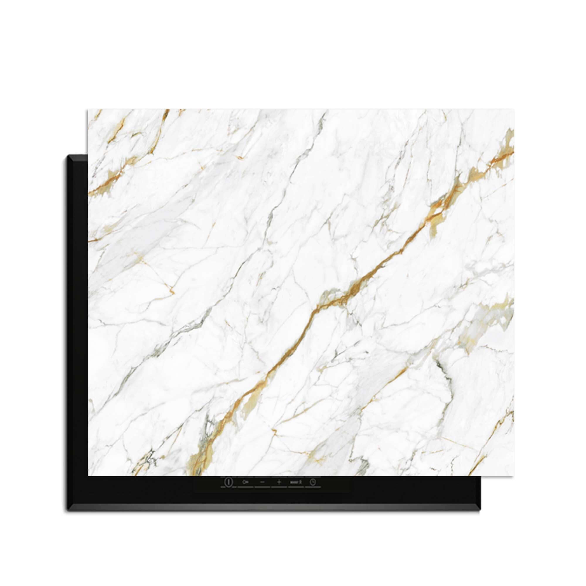 Calacatta Gold - Inductie Beschermer op een moderne inductiekookplaat met wit marmerdesign.