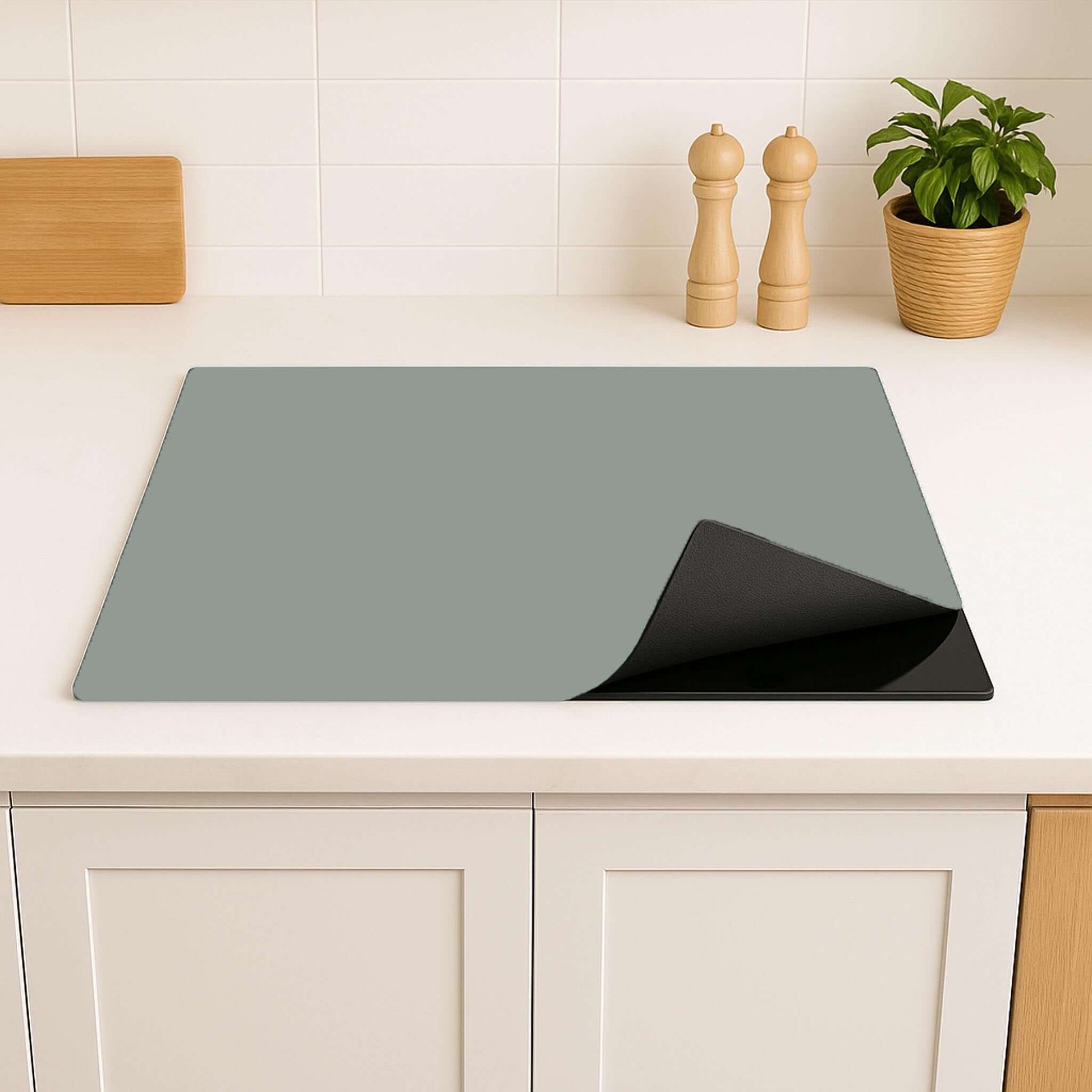 Detailweergave van de Iceberg Green inductiebeschermer met opstaande hoek
