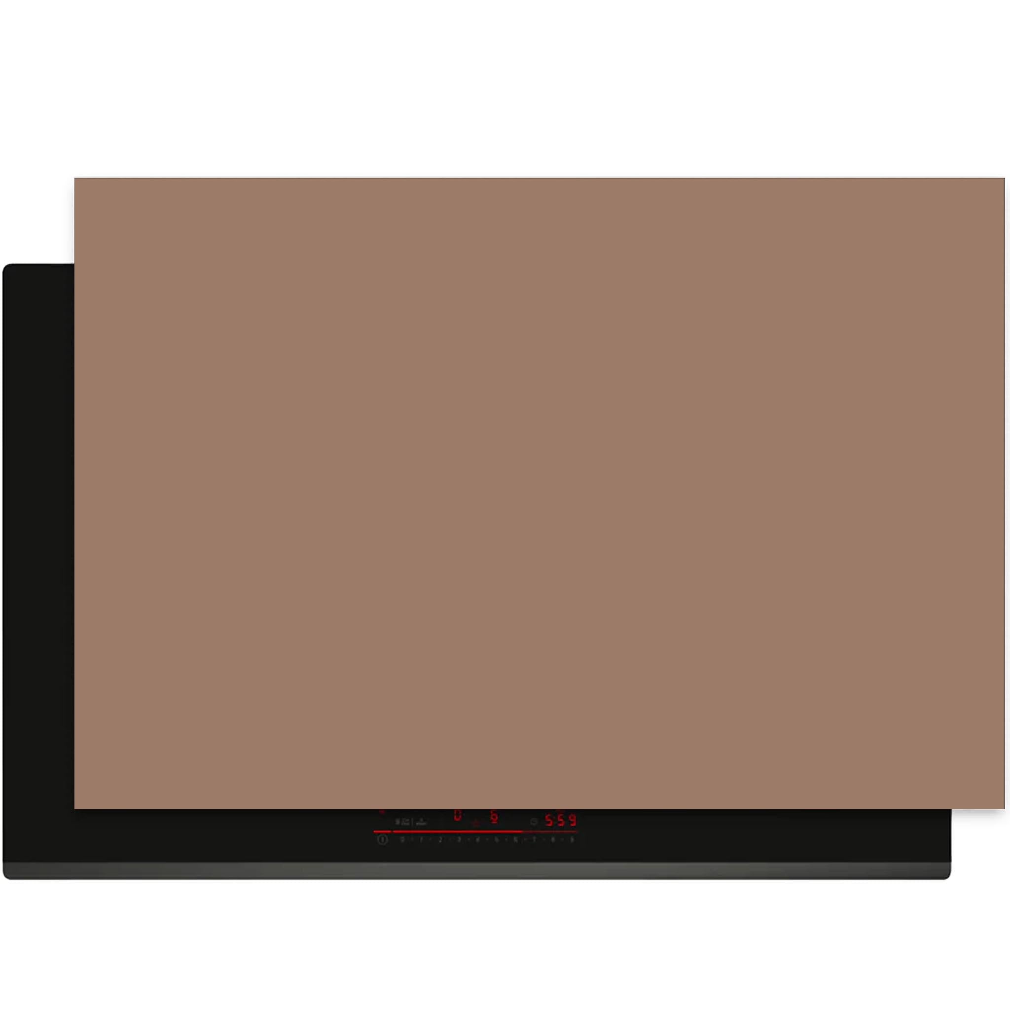 Inductiebeschermer Mocha Mousse in bruine tint op kookplaat