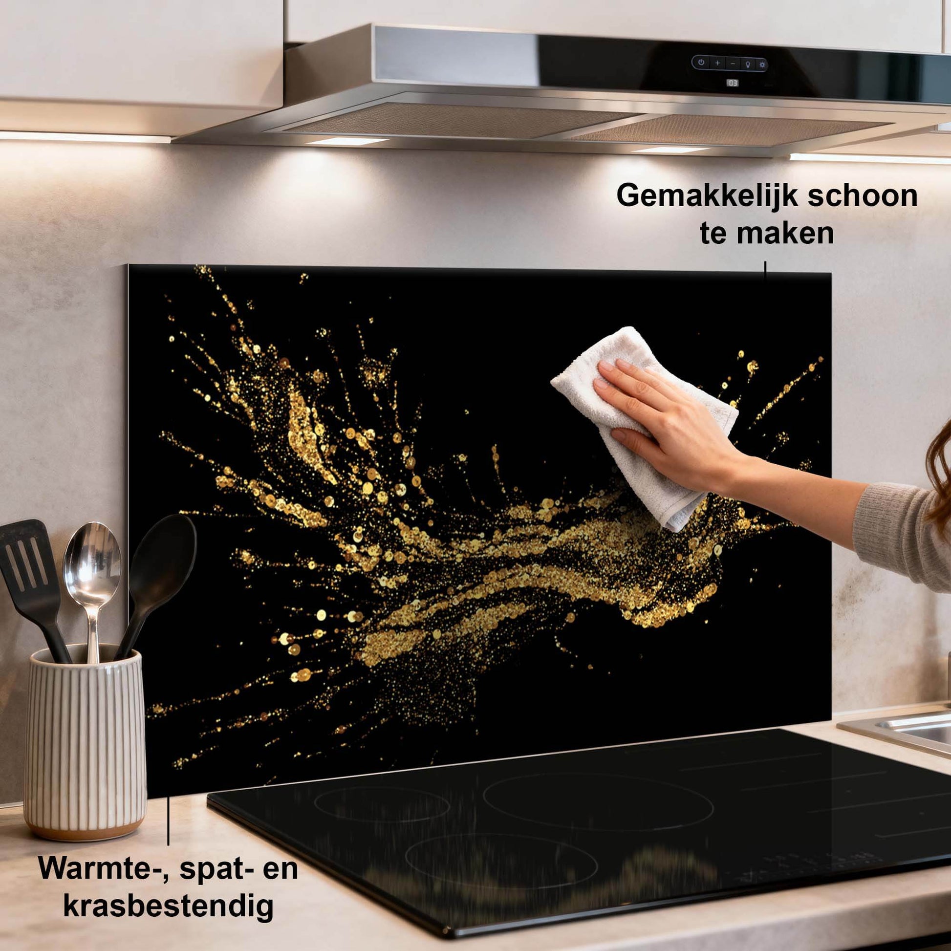 Golden Splash Spatscherm - Luxueus keuken spatscherm met goud design op zwart, ideaal als warmte en krasbestendige spatwand.