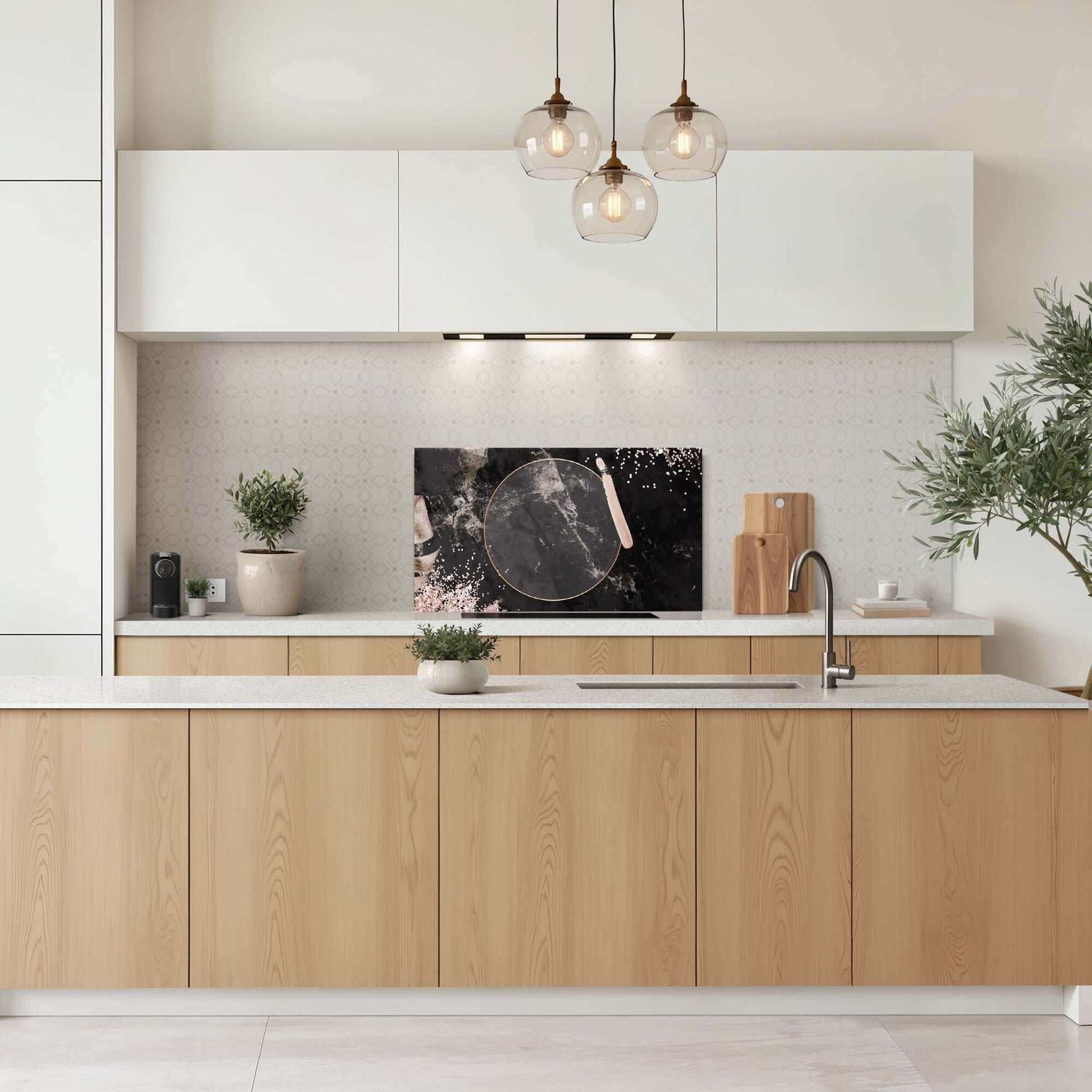 Keukeninterieur met Midnight Rose Spatscherm, elegant en luxueus ontwerp in marmer met roségouden accenten. Perfecte spatwand voor elke keuken.