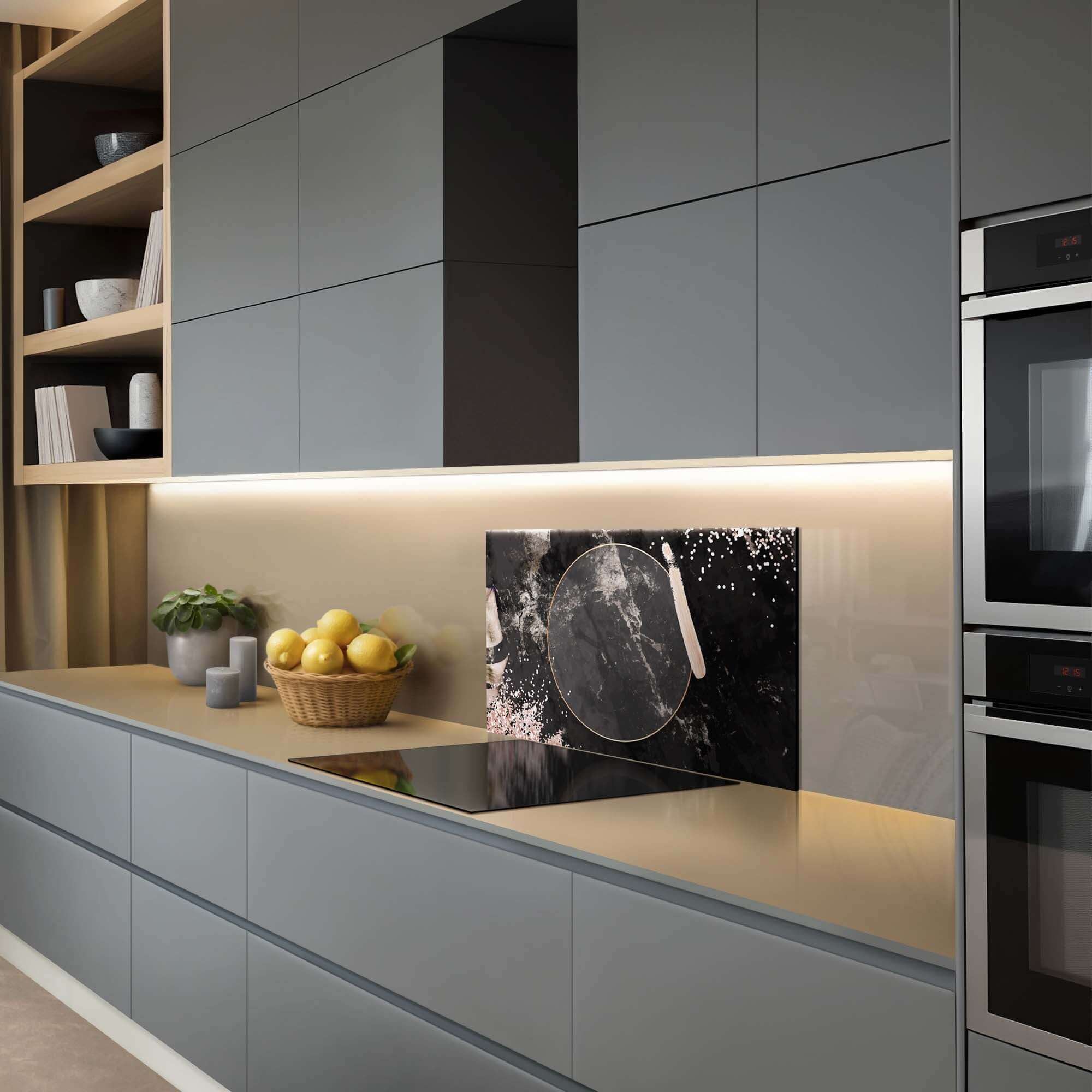 Luxe Midnight Rose Spatscherm met marmerpatroon en roségouden accenten. Perfect voor elke keuken als stijlvol spatscherm of spatwand.