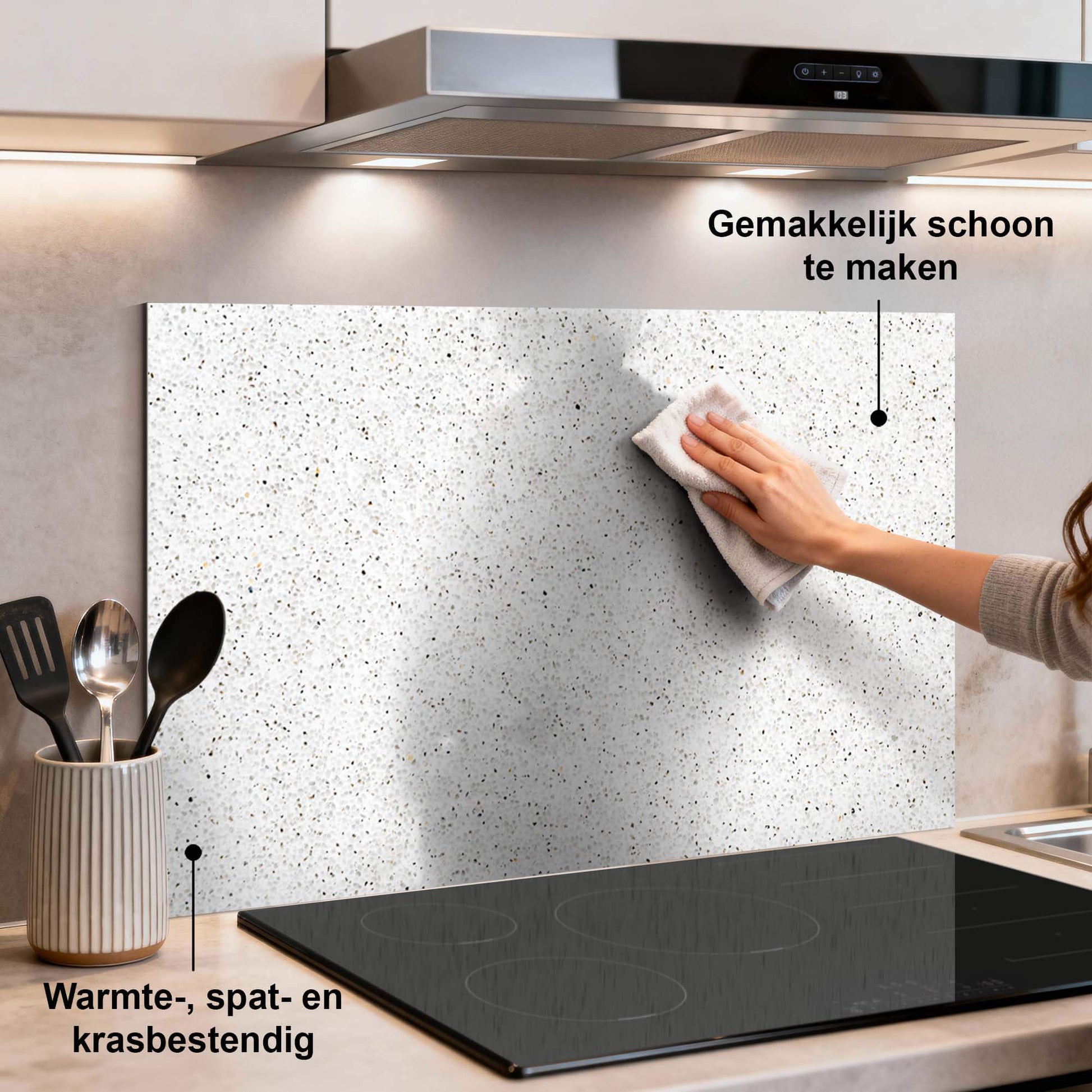 Terrazzo Spatscherm in een moderne keuken, hittebestendig, makkelijk schoon te maken en duurzaam, ideaal als keuken spatscherm of spatwand.
