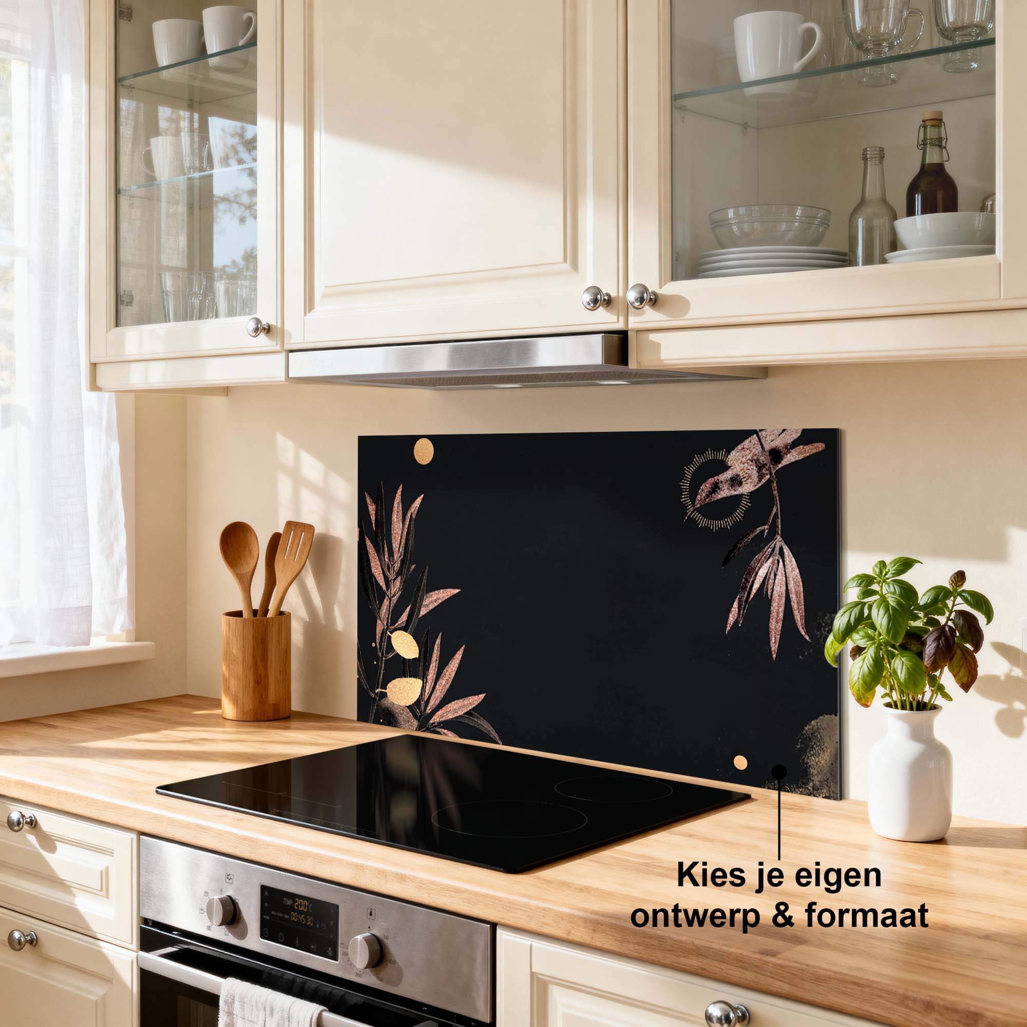 Golden Olive Spatscherm in moderne keuken met zwarte en gouden accenten, luxe uitstraling, spatwand voor elegante keuken, Keuken Spatscherm