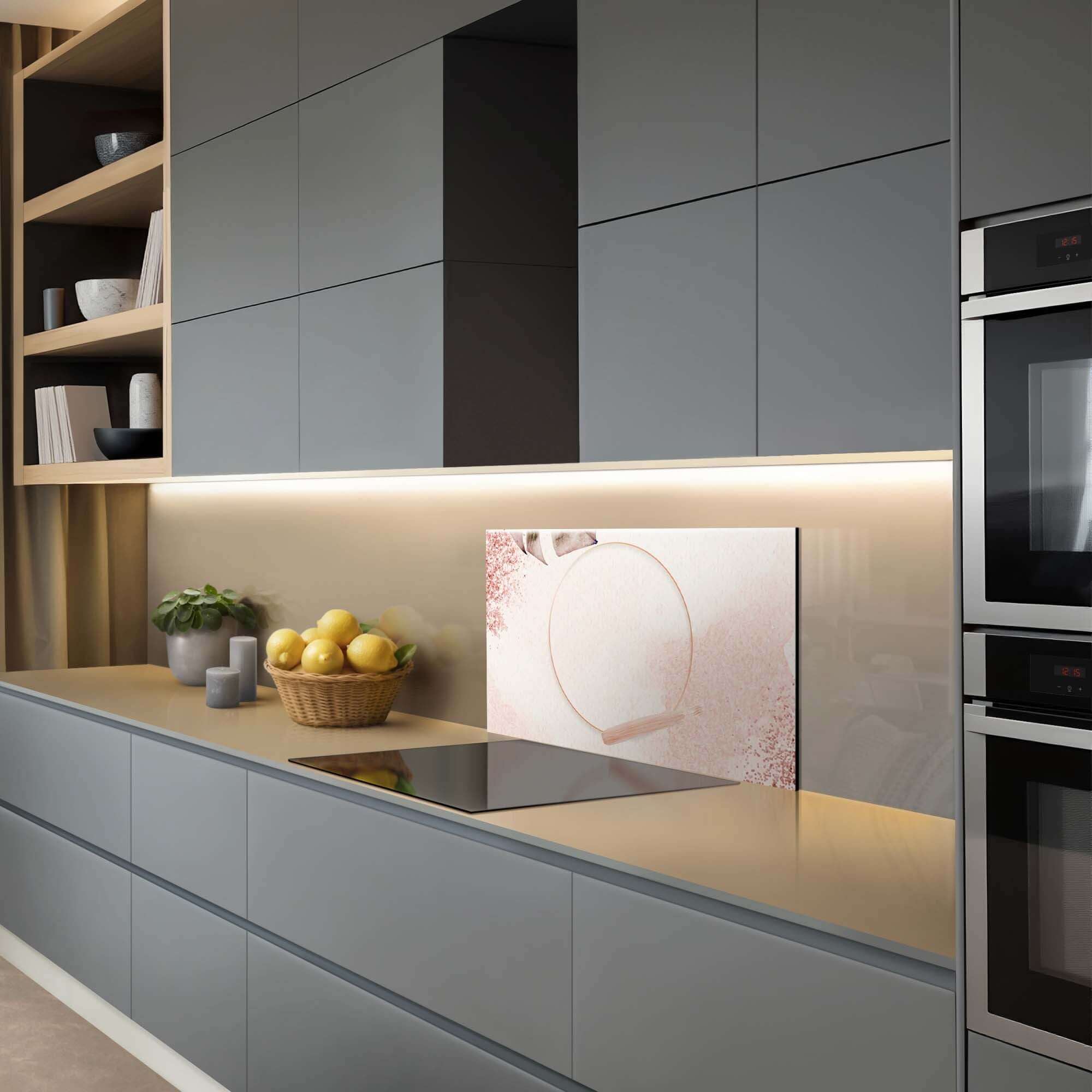 Soft Harmony Spatscherm in moderne keuken met subtiele roze tinten en verfijnd design, ideaal als spatwand en keuken spatscherm.