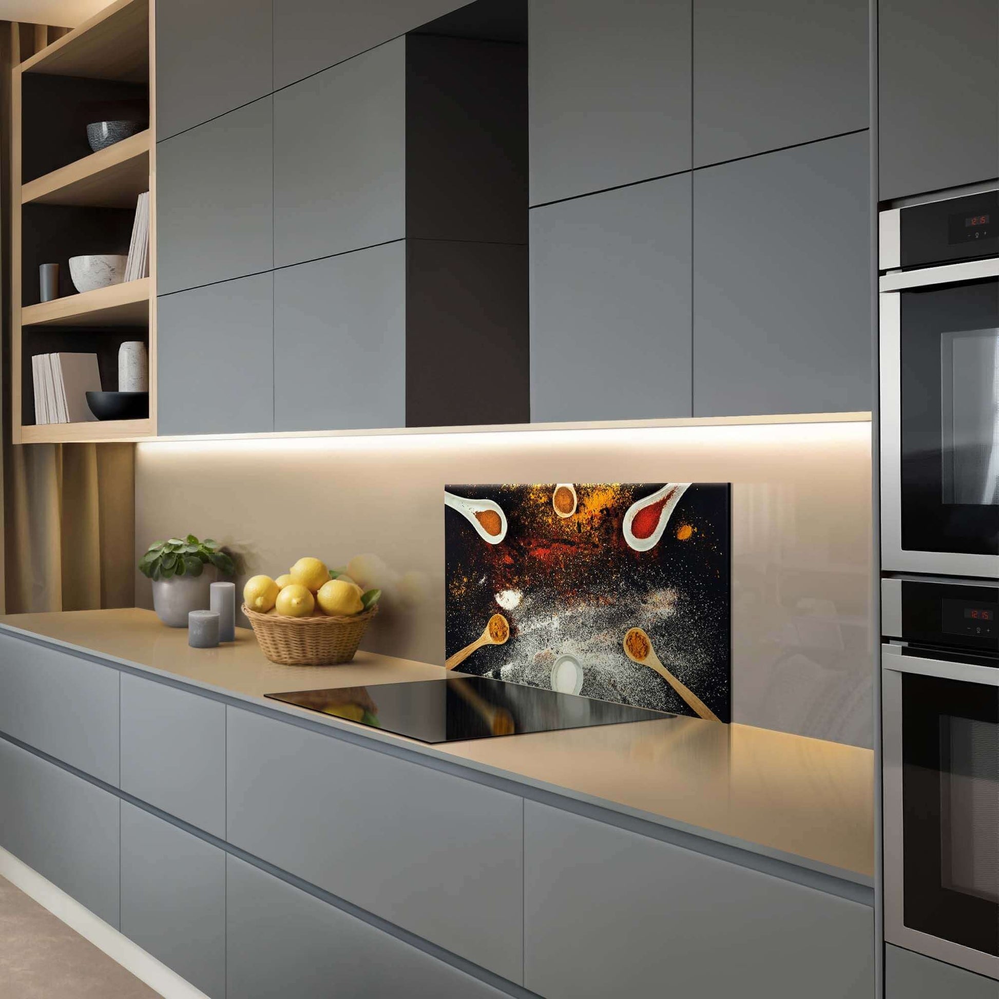 Spice Fusion Spatscherm in moderne keuken met kleurrijk kruidenontwerp, ideaal als spatwand of keuken spatscherm.