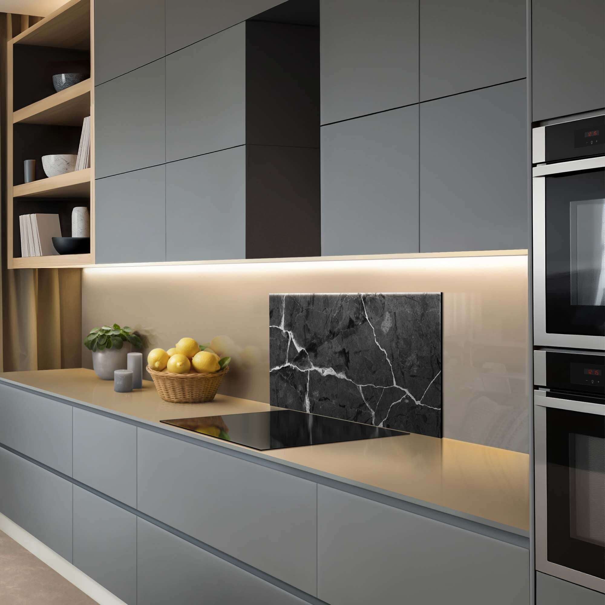 Black Marble Spatscherm in een moderne keuken, elegant spatscherm met witte aderen voor een tijdloze uitstraling, keuken spatscherm spatwand.