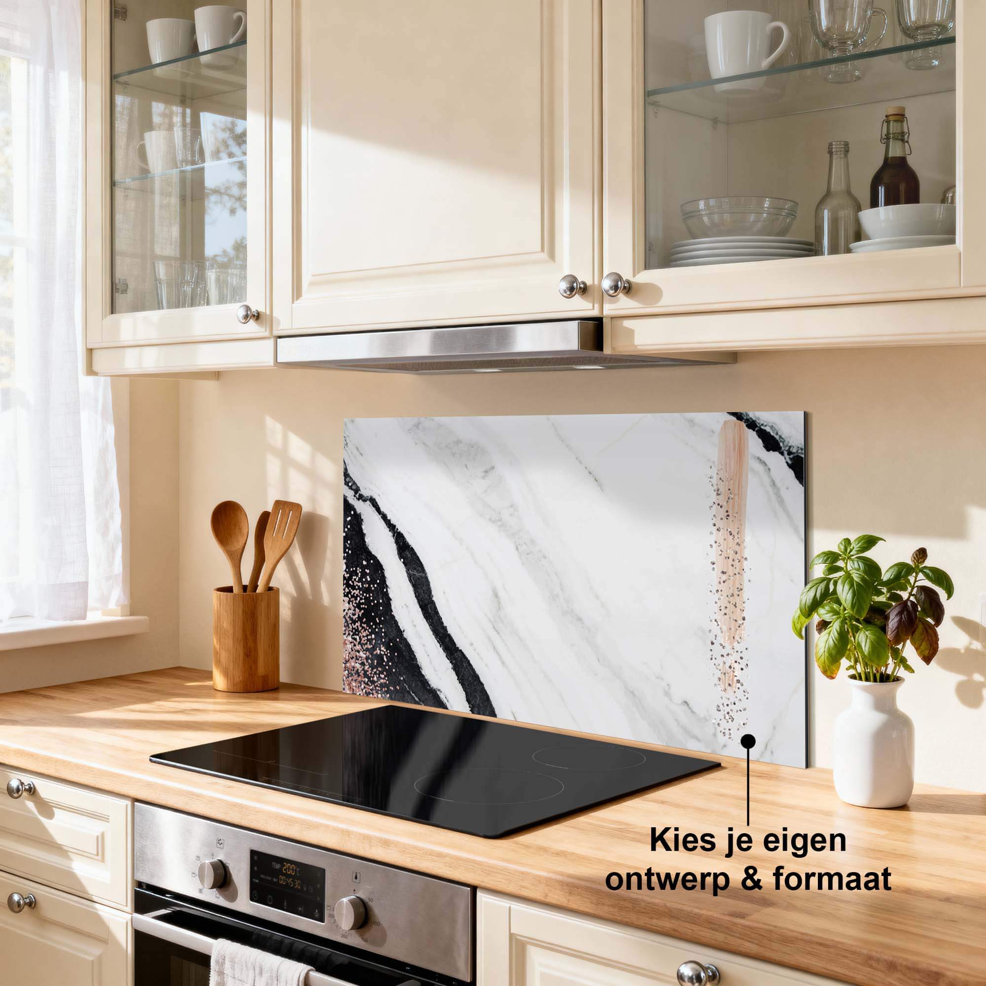 Marble Blush Spatscherm in moderne keukenomgeving als stijlvol spatscherm en spatwand.