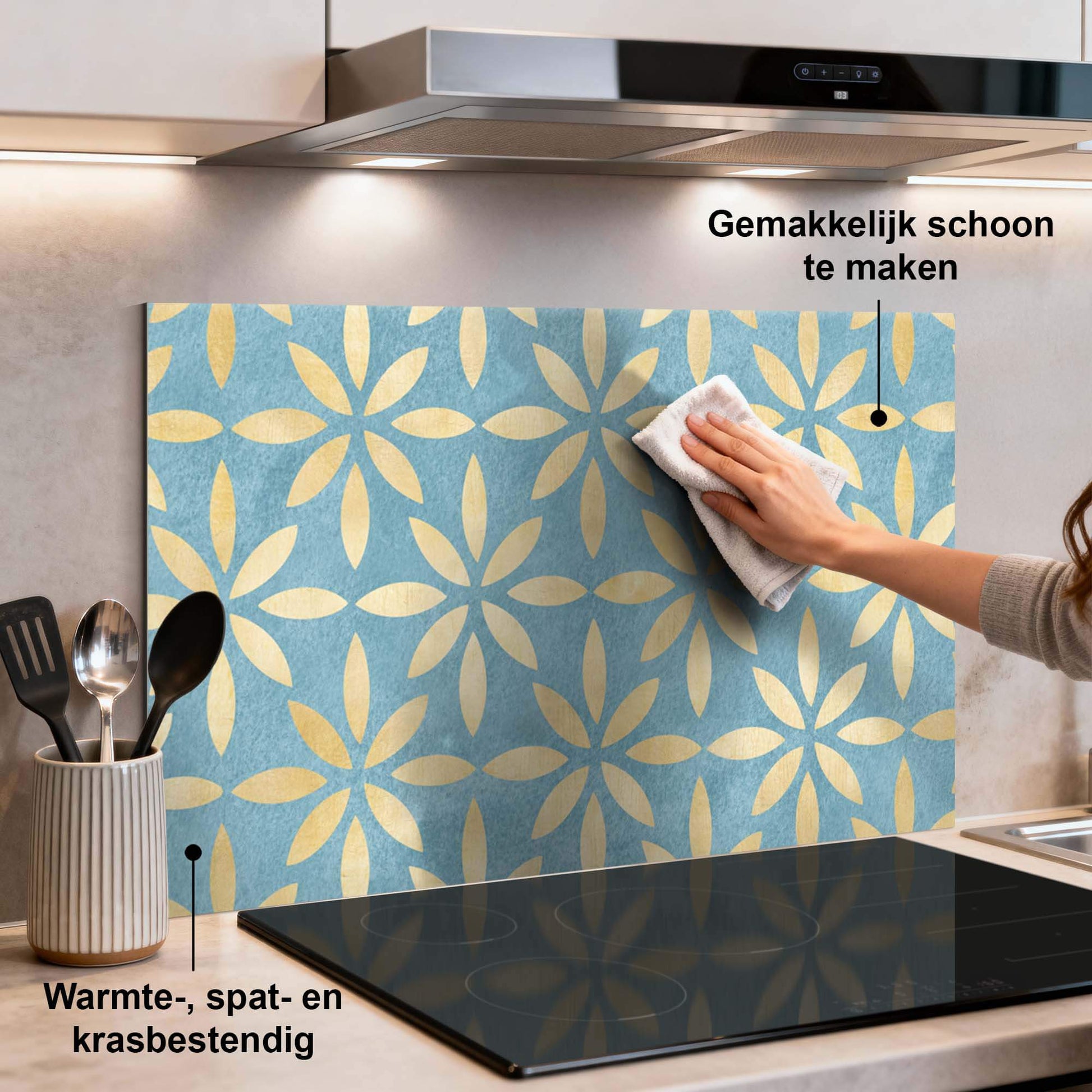 Azure Floral Cross Spatscherm met bloemenpatroon, elegant keuken spatscherm in zachte blauw-gouden tinten, luxe spatwand MDF