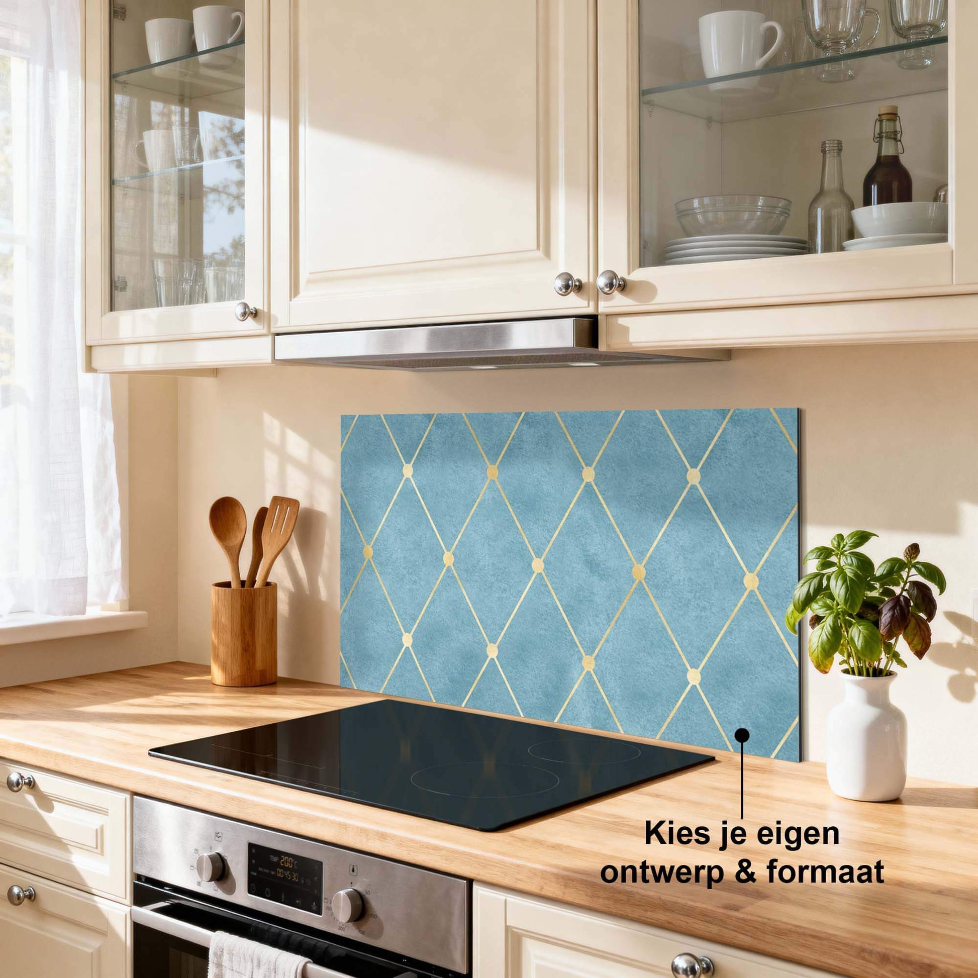 Azure Line Grid Spatscherm met goud ruitpatroon, perfecte spatwand voor een moderne en stijlvolle keuken. Ideaal als keuken spatscherm.