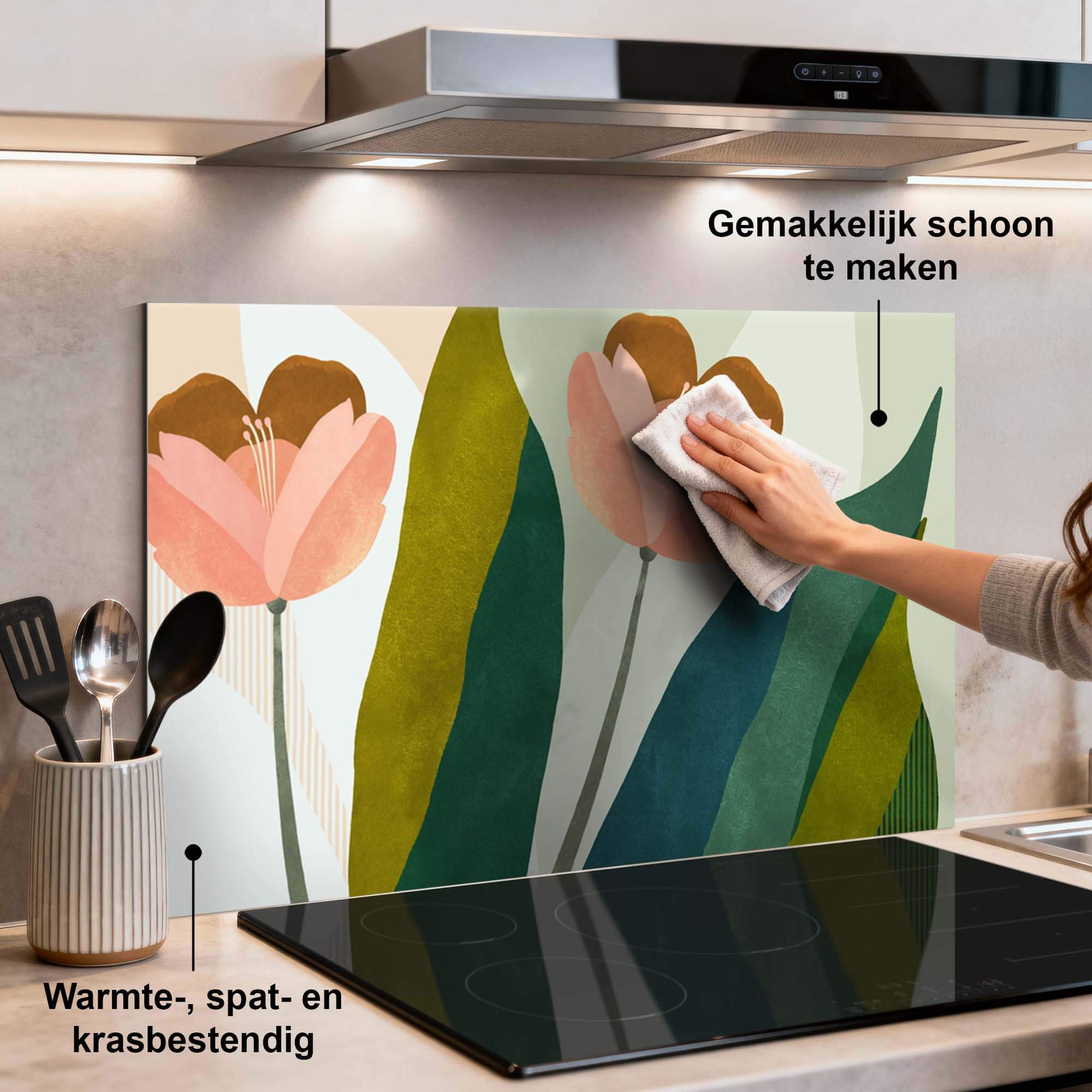 Peach Blooms Spatscherm in de keuken met botanisch design, duurzaam en hittebestendig. Ideaal als Keuken Spatscherm of Spatwand.