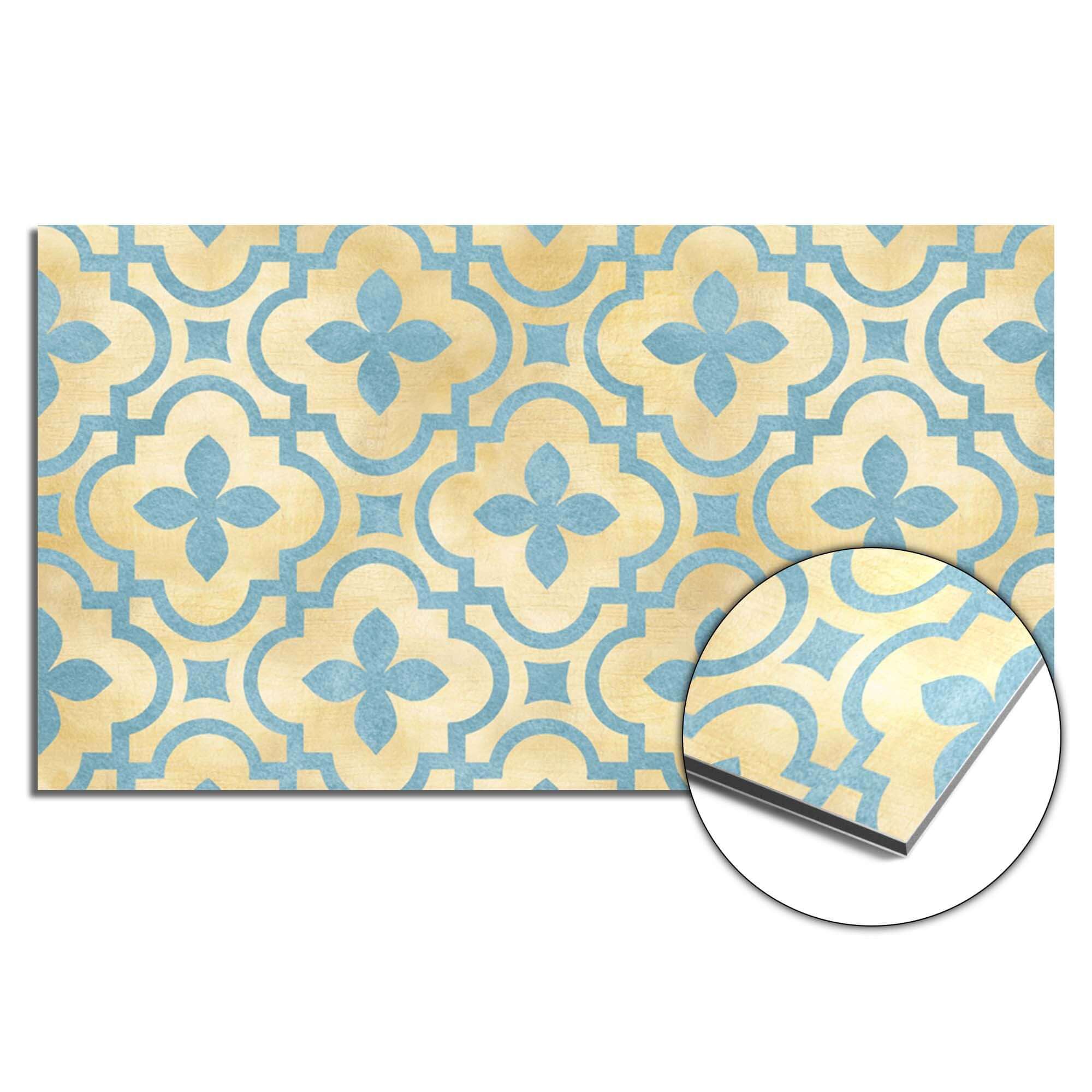 Soft Azure Blossom Spatscherm met mediterrane patronen in zacht azuurblauw en goud, perfect als hittebestendige keuken spatscherm.