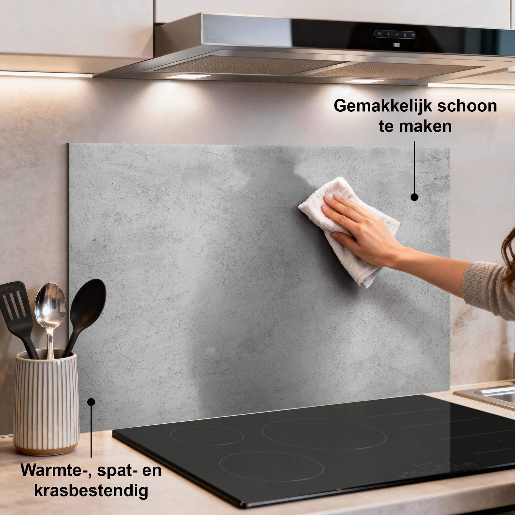 Urban Grey Spatscherm in moderne keuken, met krasvast en hittebestendig Aluminium Dibond design. Perfect als keuken spatscherm spatwand.