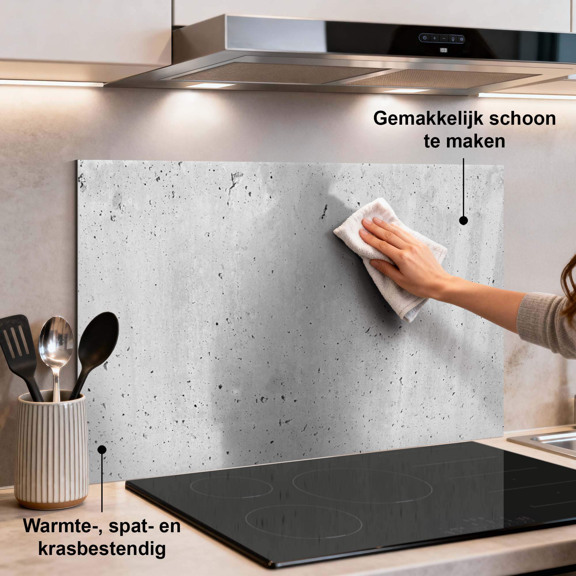 Urban Cement Spatscherm installatie in moderne keuken, duurzaam en krasvast keuken spatscherm, spatwand eenvoudig schoon te maken.