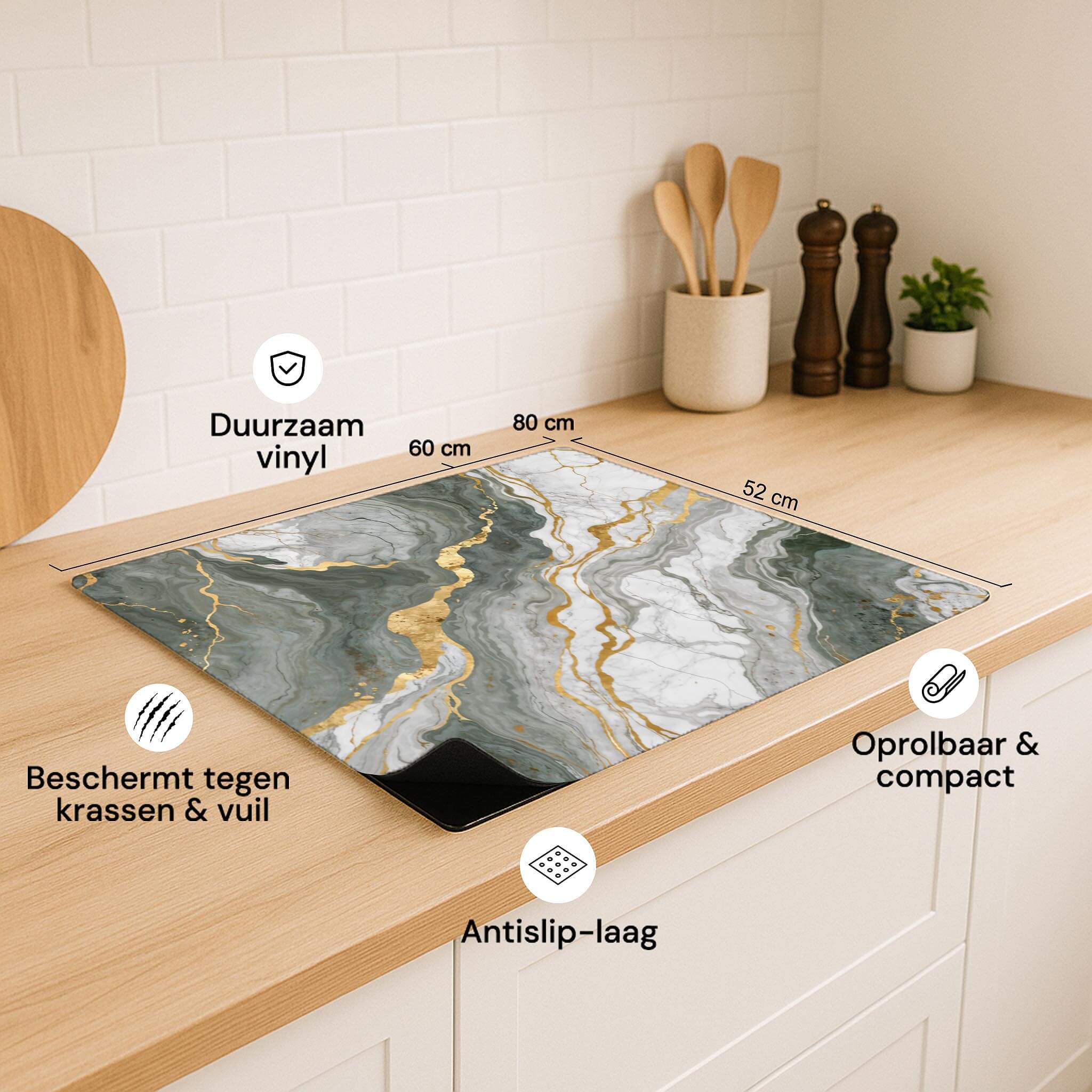 Luxurious Marble Green inductie beschermer met antislip-laag en afmetingen in beeld