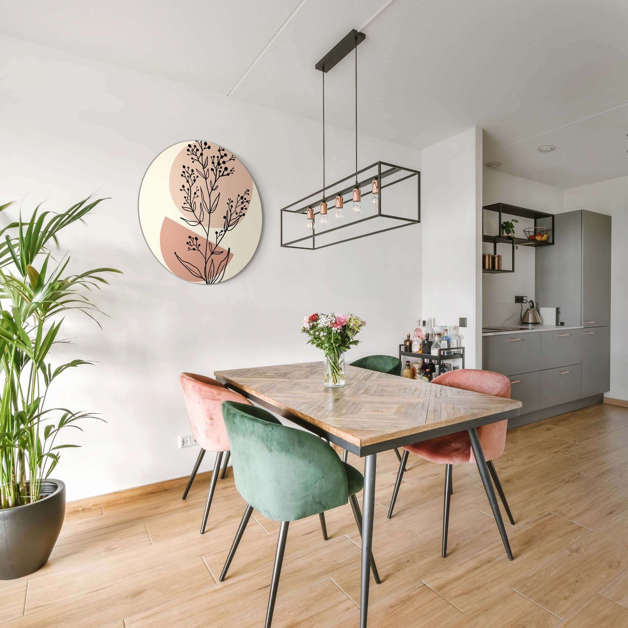 Blush Botanical Line - Muurcirkel in moderne eetkamer, met zachte botanische muurcirkel en warme tinten, voor stijlvol interieurdesign.