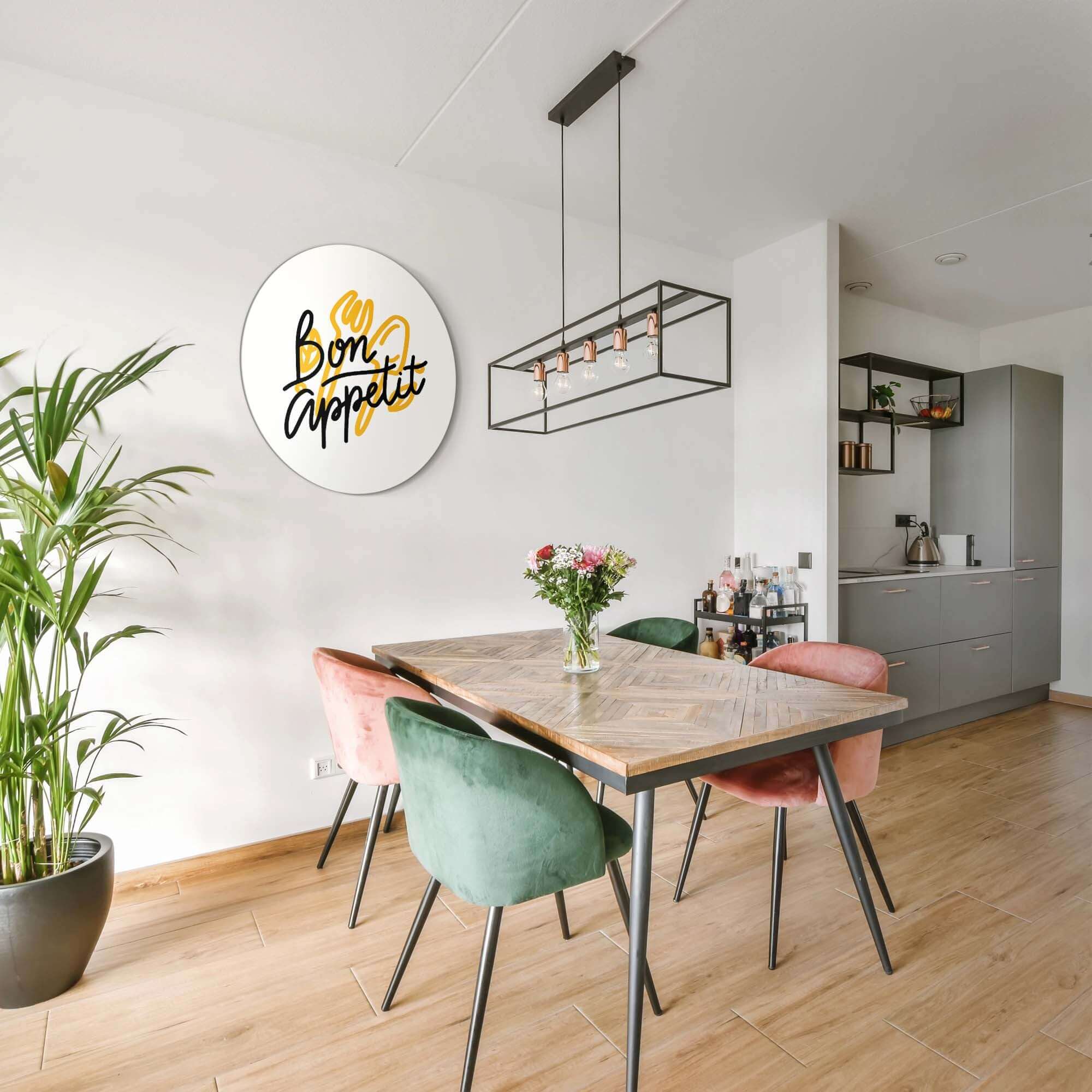 Bon Appetit Classic - Wandkreis in moderner Küche mit warmen Linien, stilvoller Look, Wandkreis für Esszimmer und Küchengestaltung.