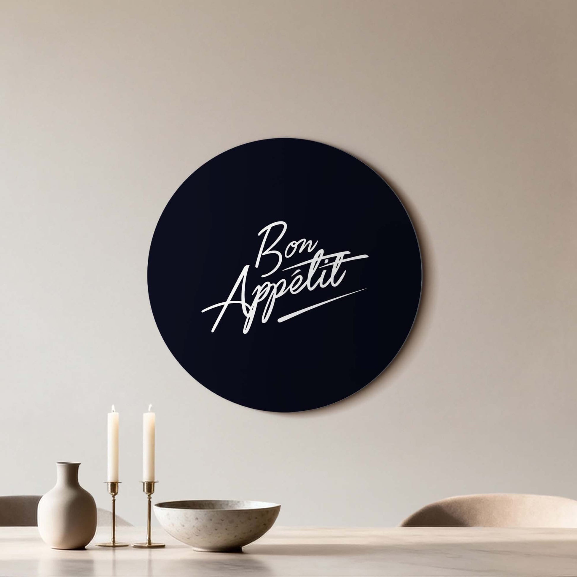 Bon Appétit Midnight Edition - Muurcirkel, stijlvolle zwarte muurcirkel met wit schrift, modern en minimalistisch ontwerp voor keukens.