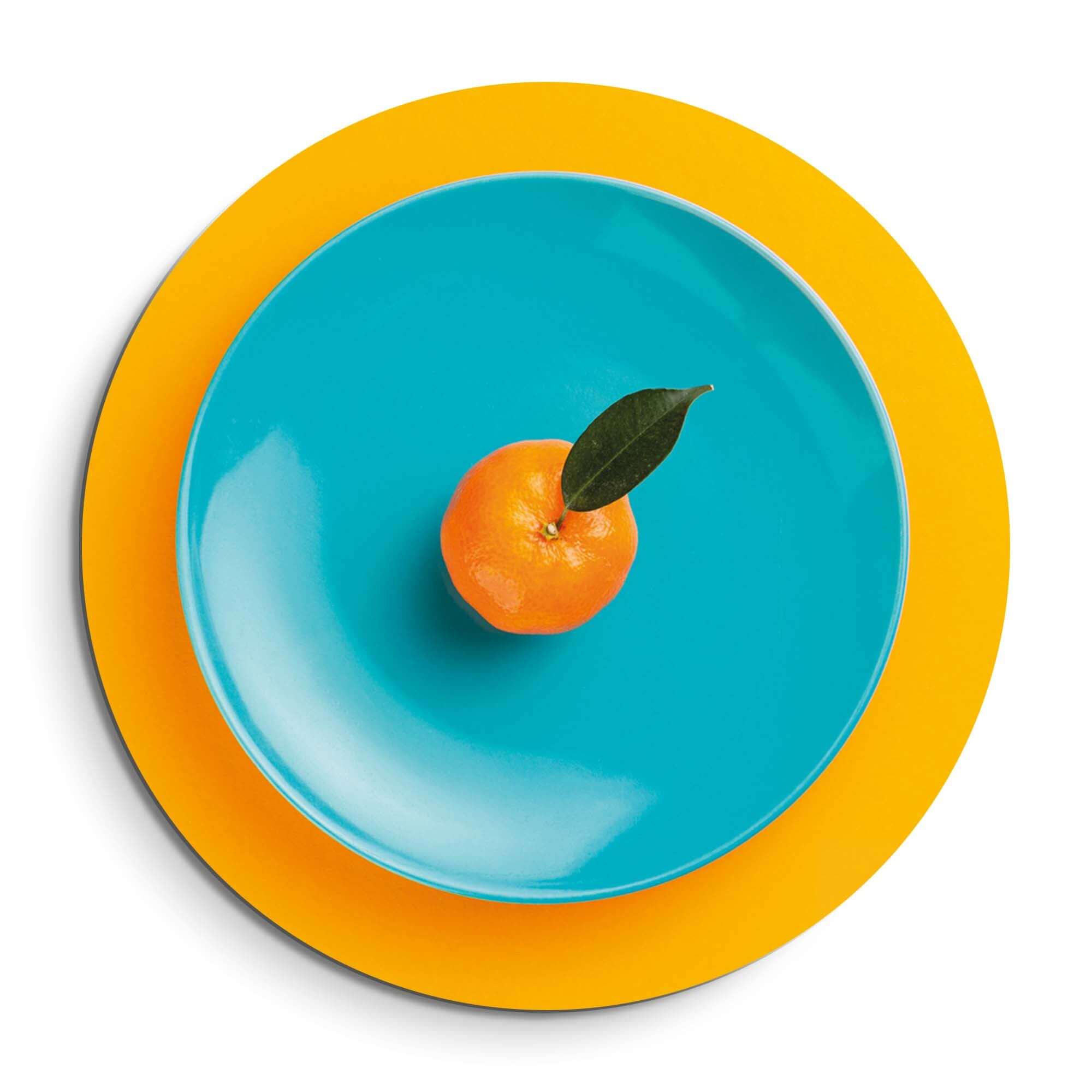 Citrus Pop Plate - Muurcirkel met speelse mandarijn op turquoise bord, perfecte wandcirkel en muurcirkel voor energieker interieur.