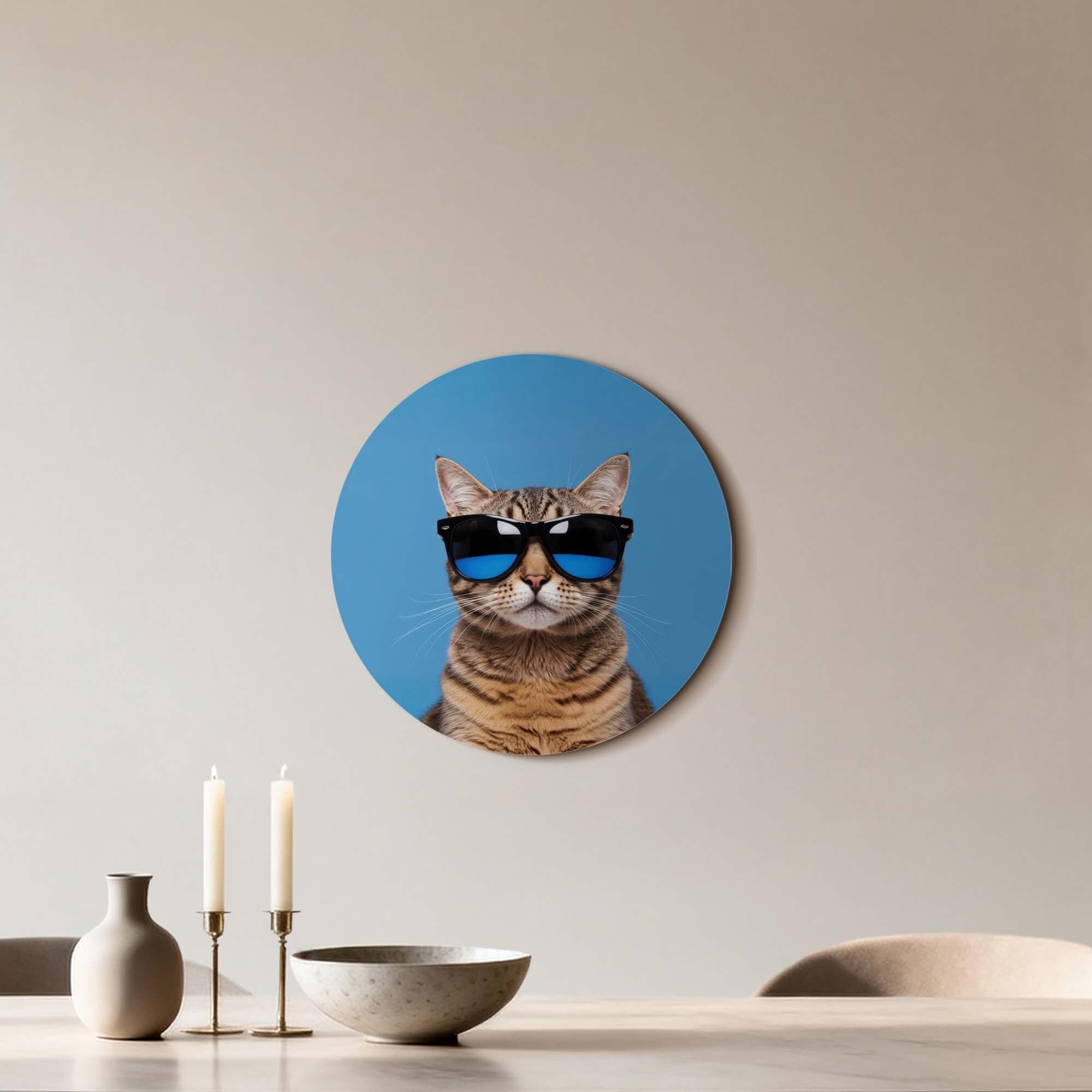 Cool Cat Vibes - Wandkreis mit Katze in Sonnenbrille, moderner Wandkreis auf blau