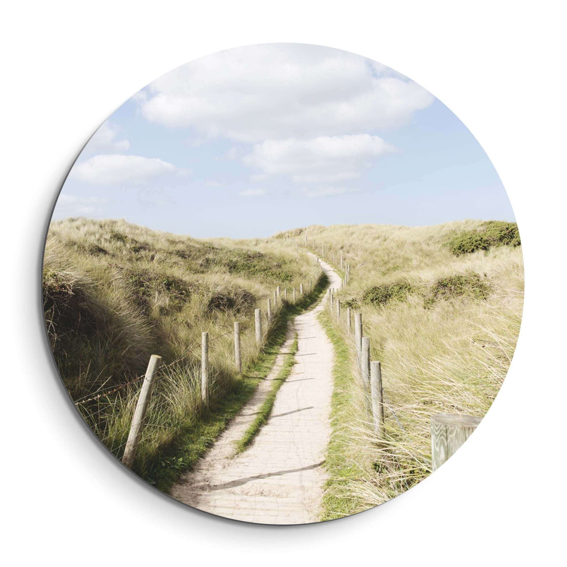 Dünenpfad - Mauerkreis mit einem ruhigen Dünenpfad in Richtung Meer und sanftem Tageslicht.