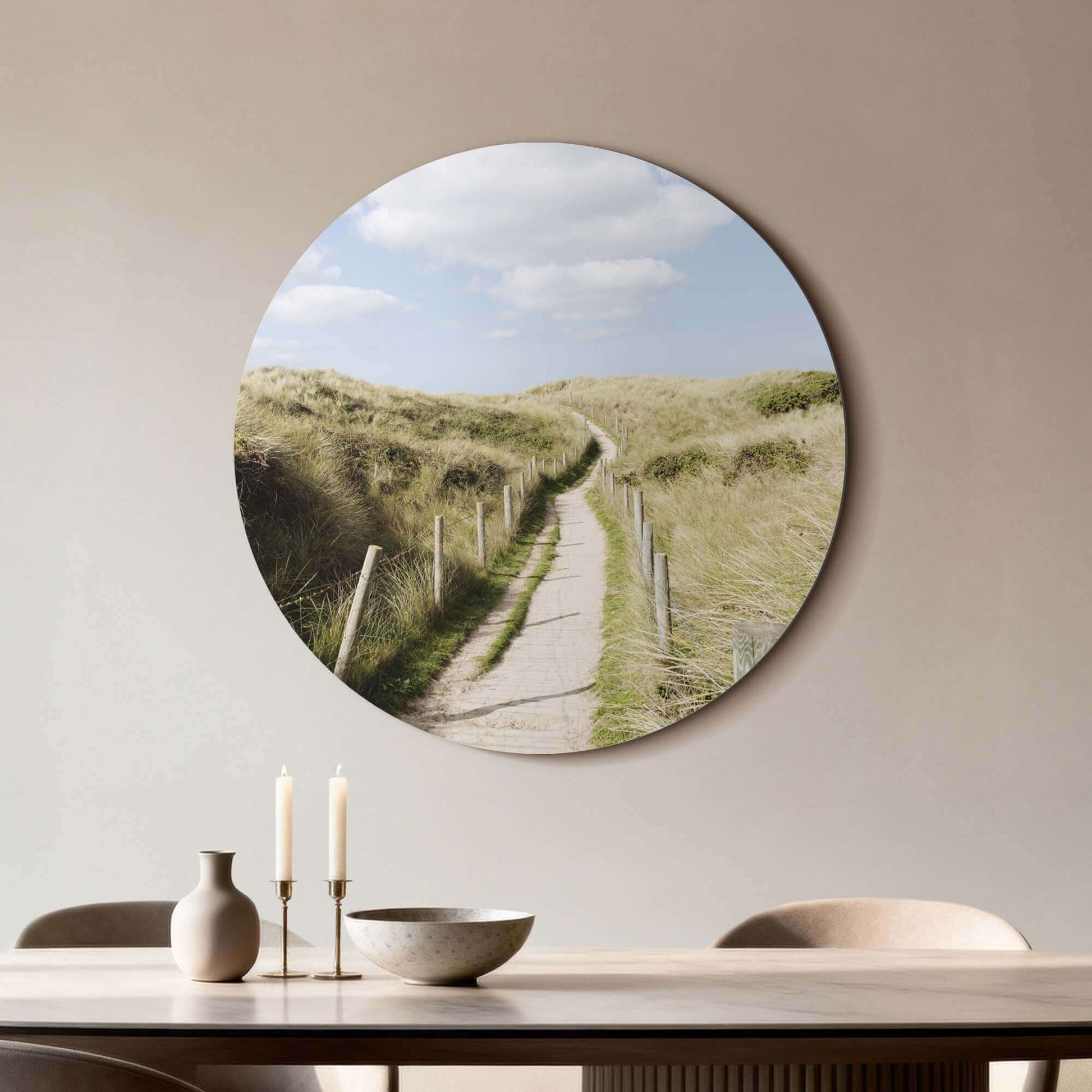 Dune Path - Wandkreis eines ruhigen Dünenpfads in Richtung Meer, perfekt für moderne Innenräume.