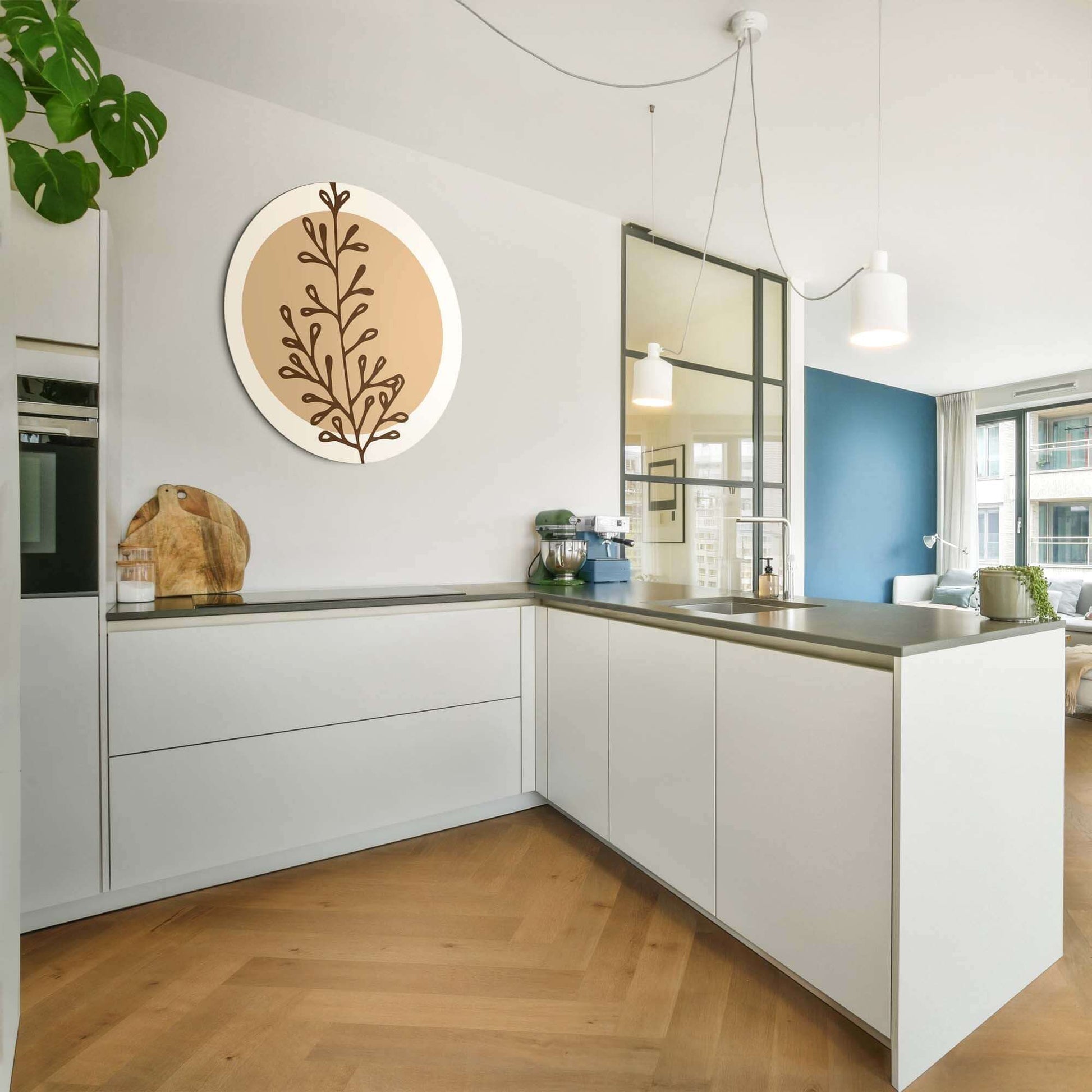 Earthy Branch Form - Muurcirkel geïnstalleerd in moderne keuken, een zachte muurschildering in warme aardetinten, wandcirkel decor