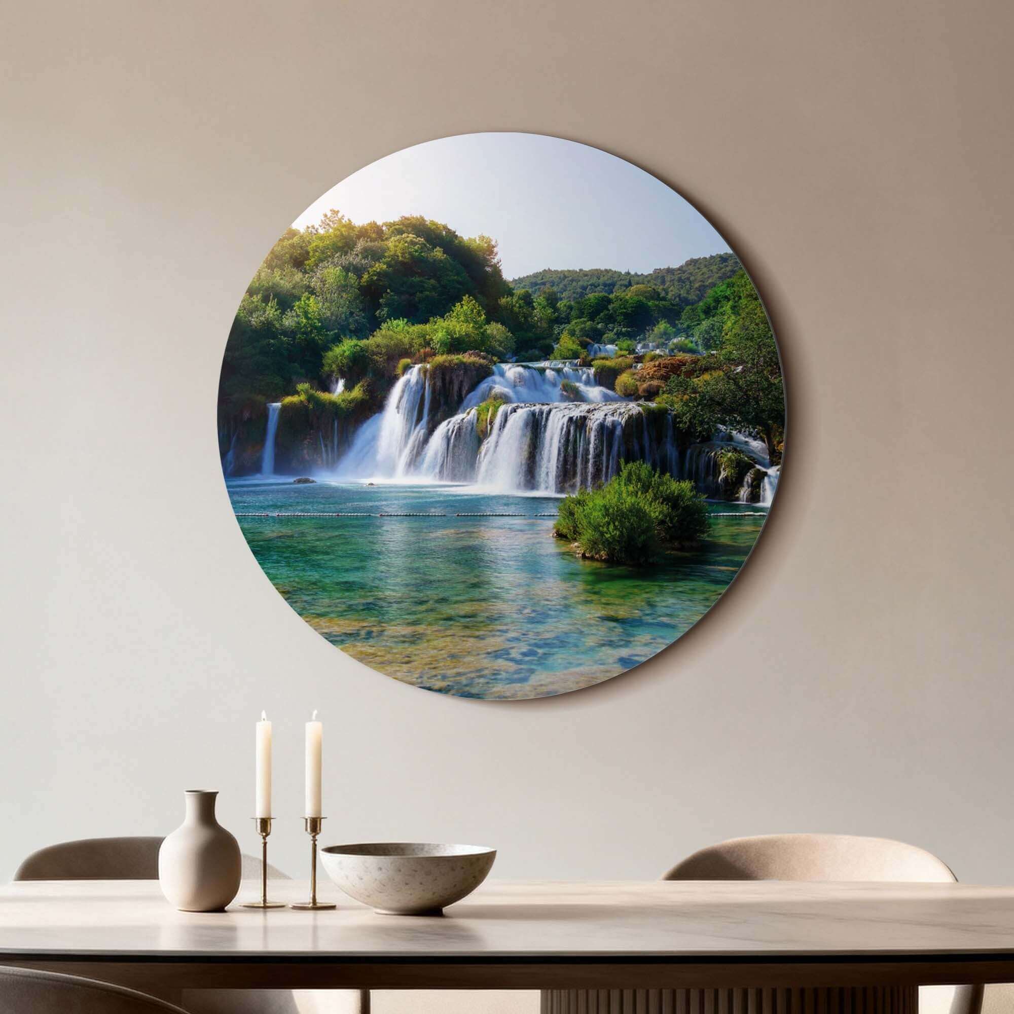 Emerald Falls - Wandkreis mit türkisfarbenem See und Wasserfällen, beruhigende Natur für Küche oder Esszimmer. Wandkreise, Wandkreis.