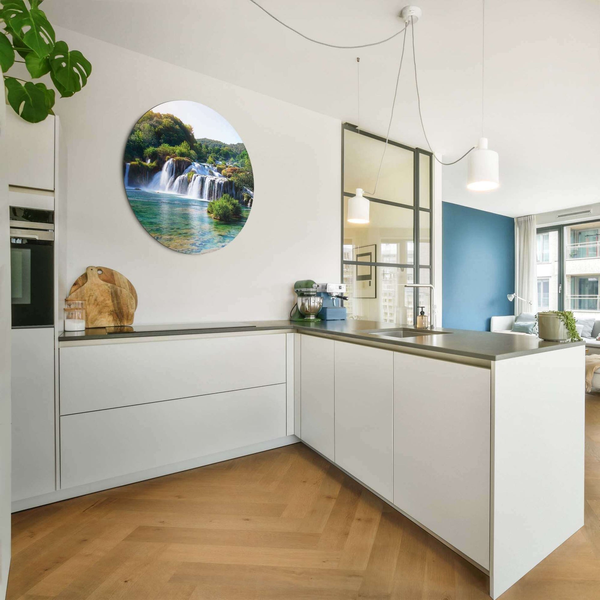 Emerald Falls - Wandkreis zeigt türkisfarbenen See und Wasserfall als heitere Wandkreisdekoration in der Küche. Schlüsselwörter: Wandkreis, Wandkreise.