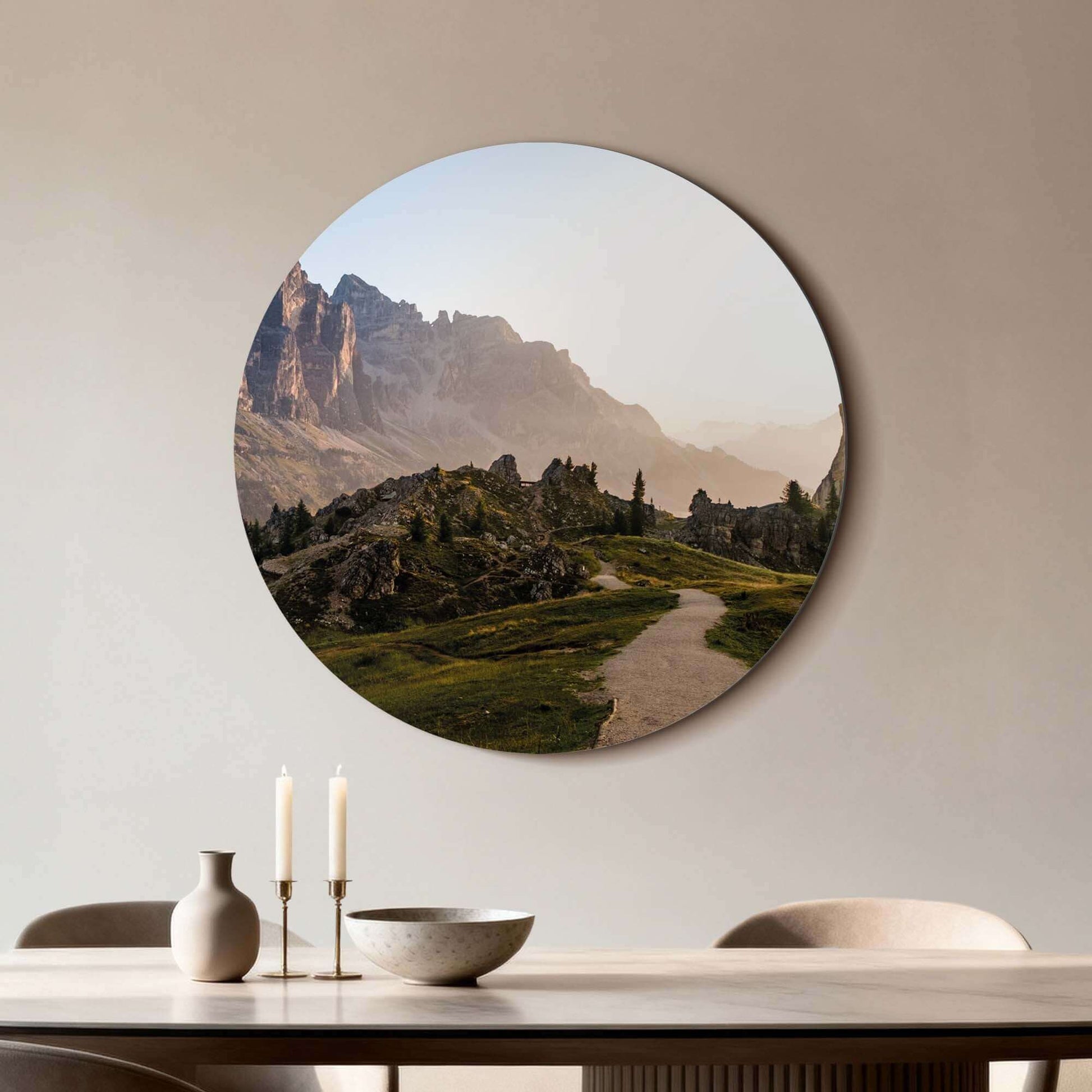 Golden Ridge Trail - Muurcirkel met bergpad in ochtendzon, serene muurcirkel, ideaal voor keuken of eetkamer. Inclusief Muurcirkels, Wandcirkel.