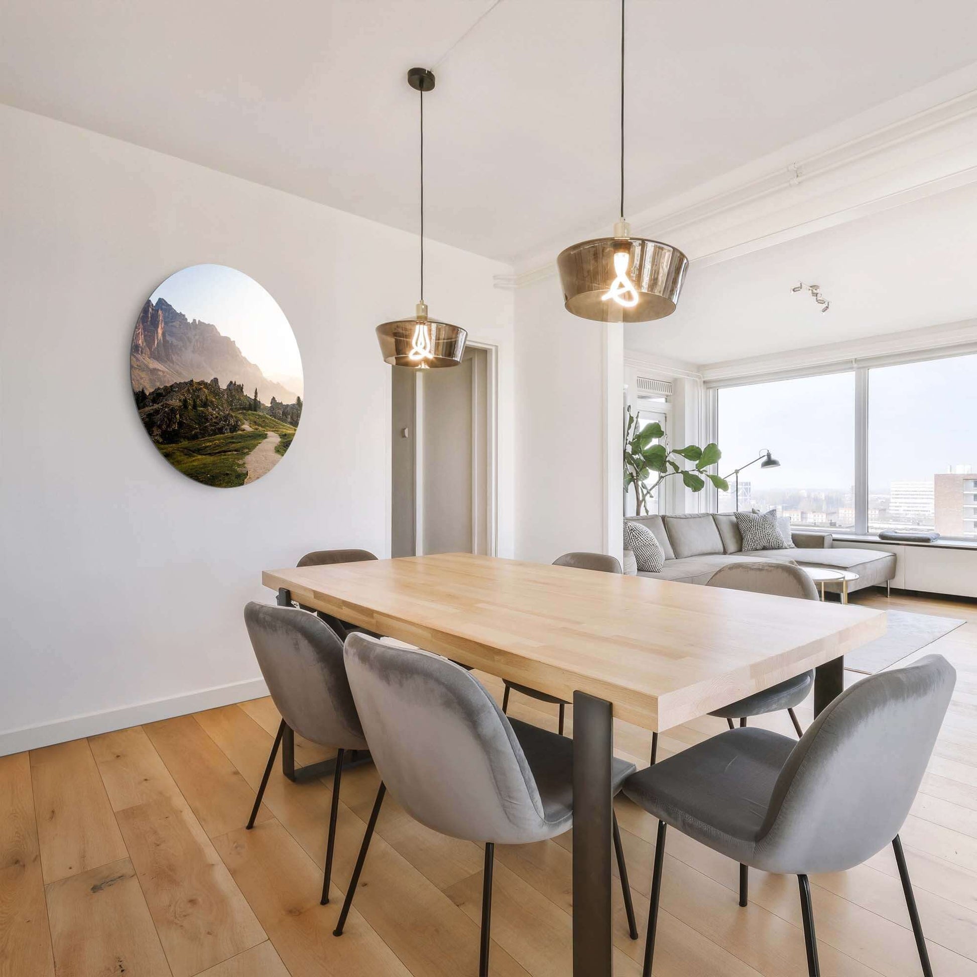 Golden Ridge Trail - Muurcirkel in moderne eetkamer, serene muurcirkel met goudkleurig bergpad, ideaal voor muren in keuken of woonkamer.